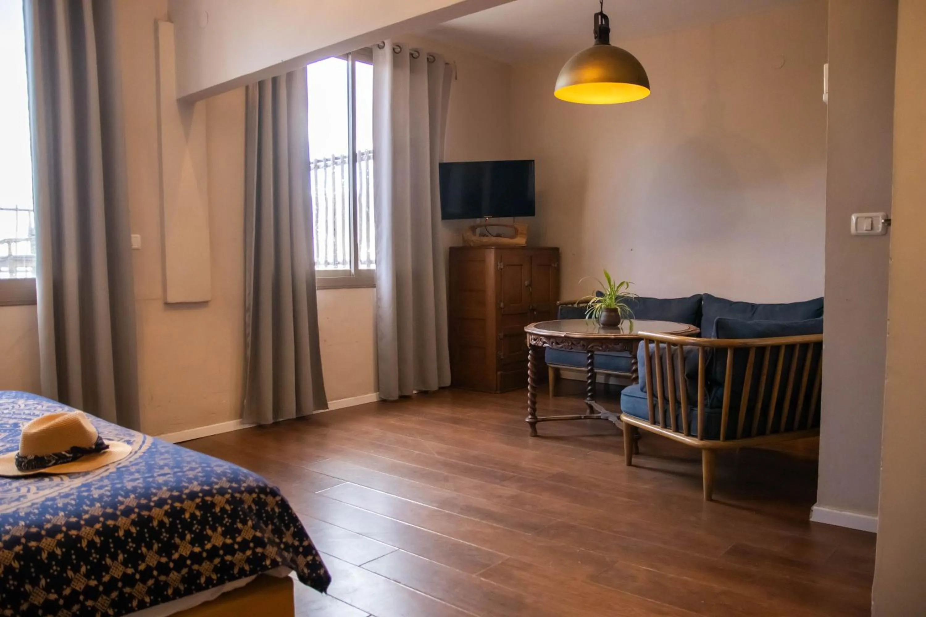 Seating area, Bed in Beit Oren Hotel