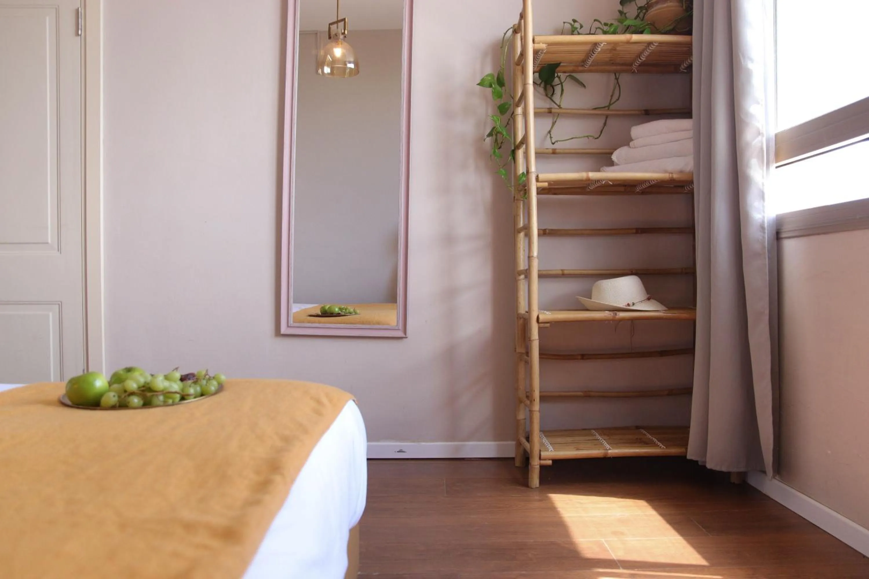 wardrobe, Bed in Beit Oren Hotel