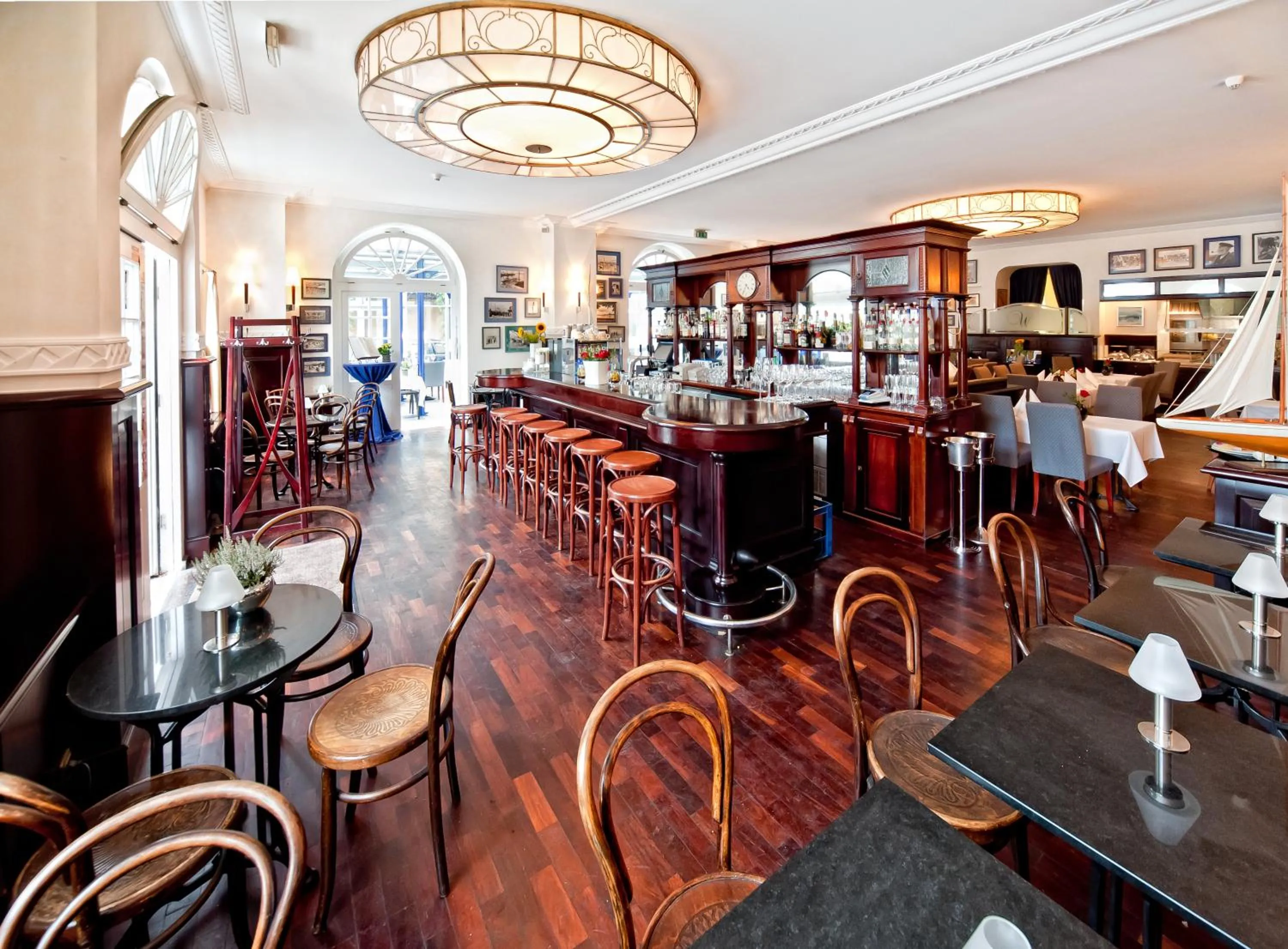 Lounge or bar in Neptun Hotel Kühlungsborn