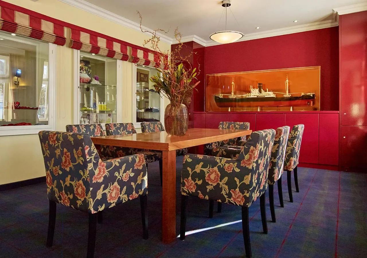 Communal lounge/ TV room in Neptun Hotel Kühlungsborn