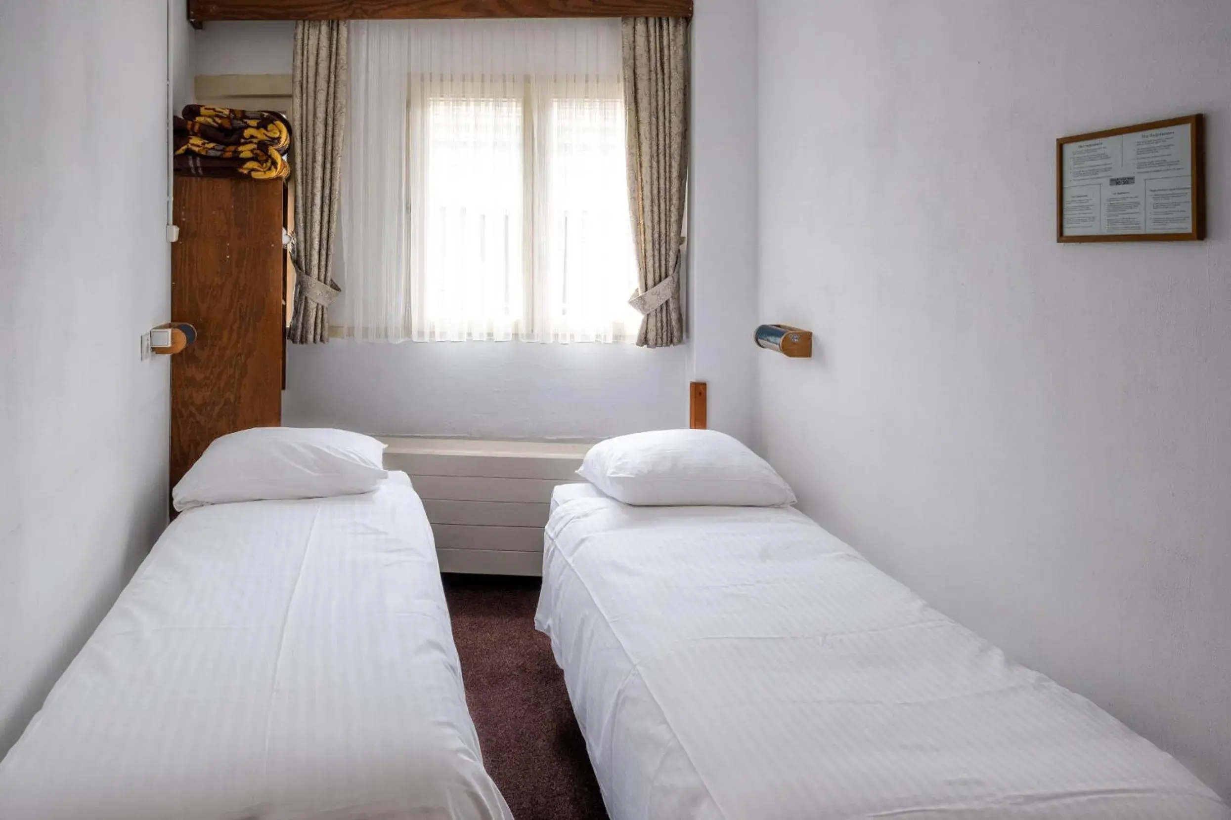 Budget Twin Room in Hotel Ben Centre Budget Twin Room in Hotel Ben Centre