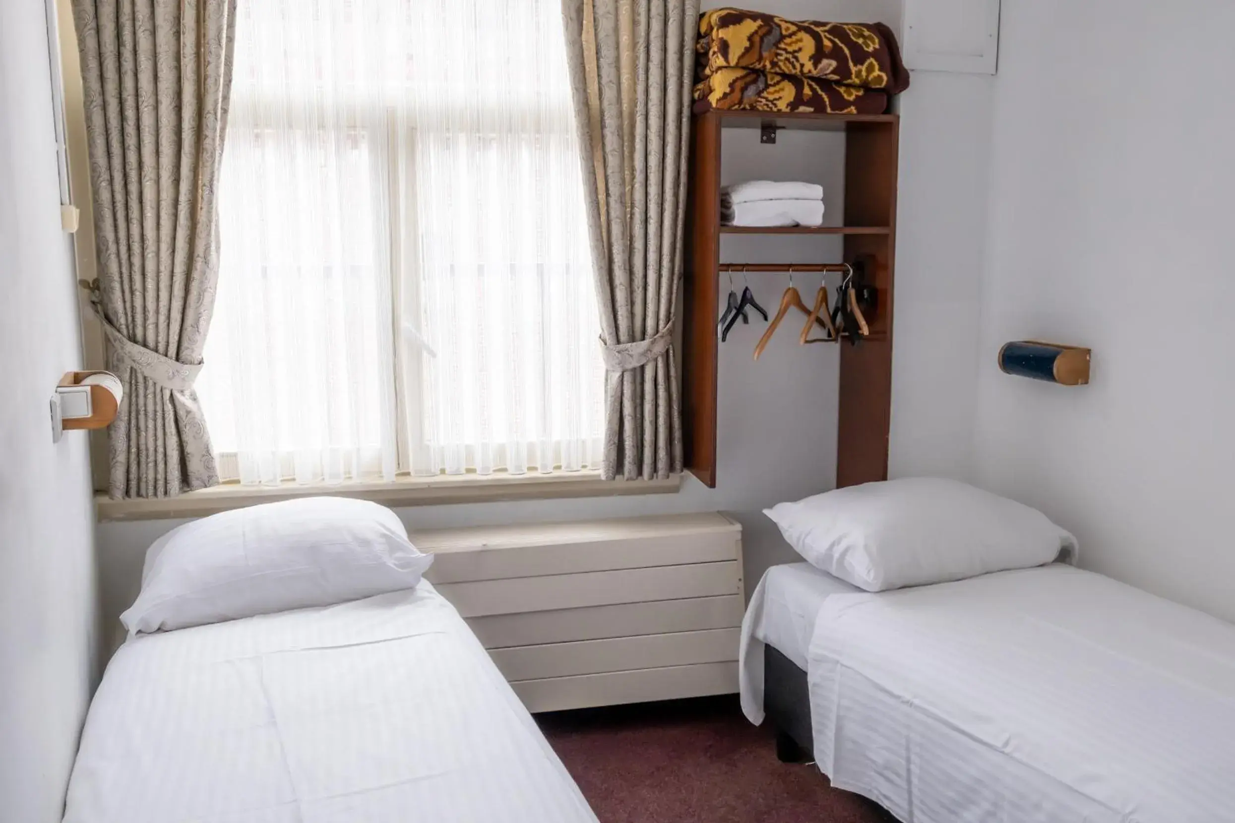 Budget Twin Room in Hotel Ben Centre Budget Twin Room in Hotel Ben Centre