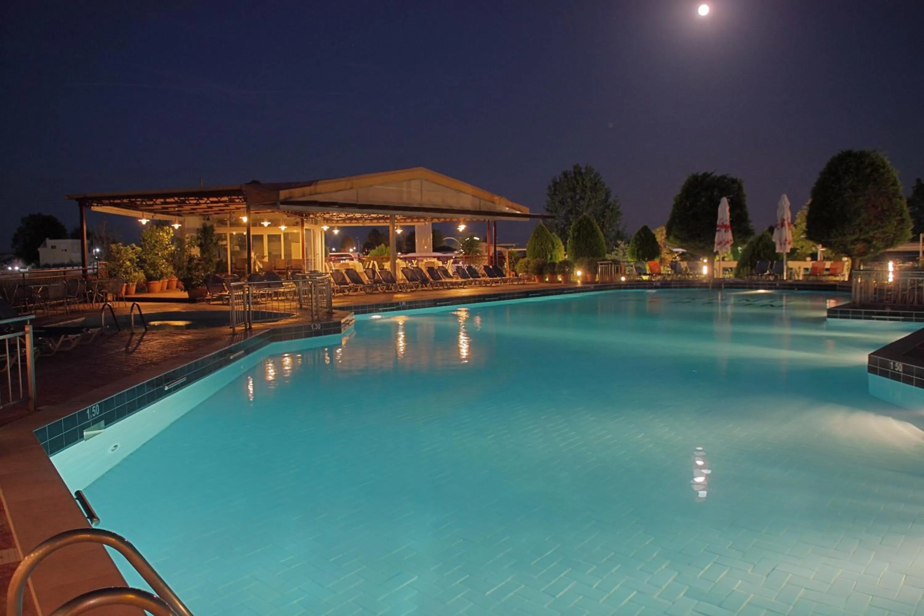 Swimming pool in Grand Platon Hotel
