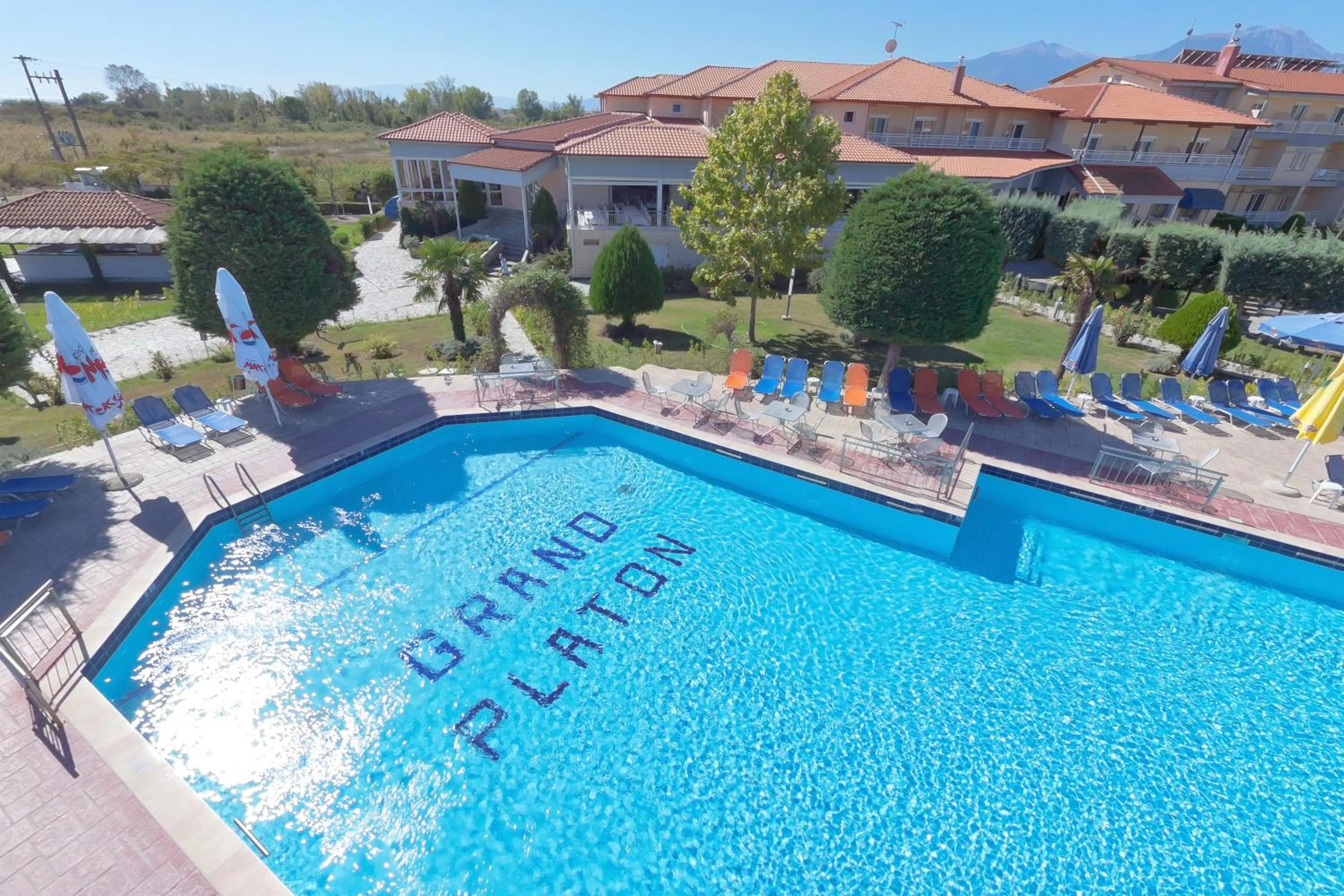 Swimming pool in Grand Platon Hotel