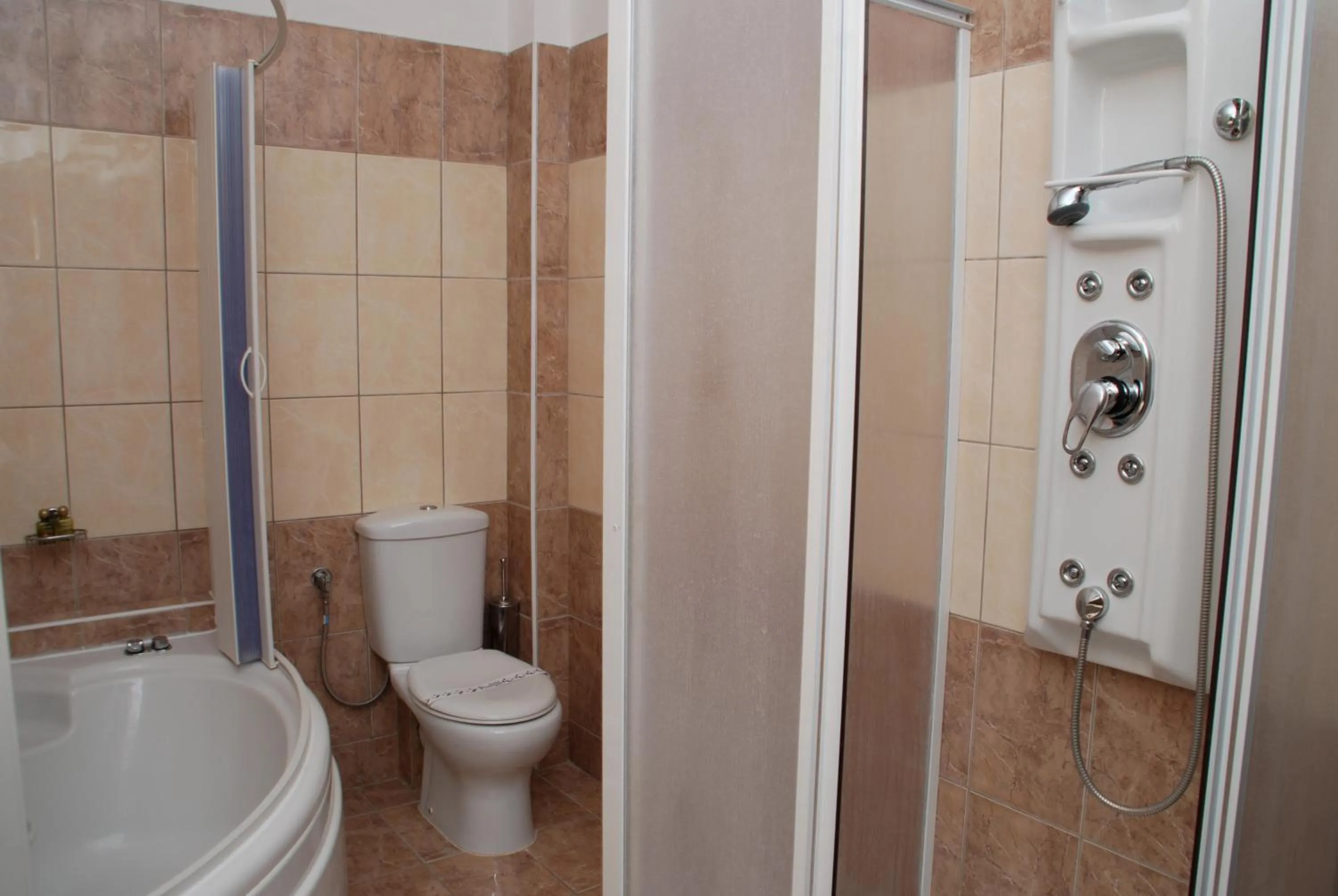 Shower in Grand Platon Hotel