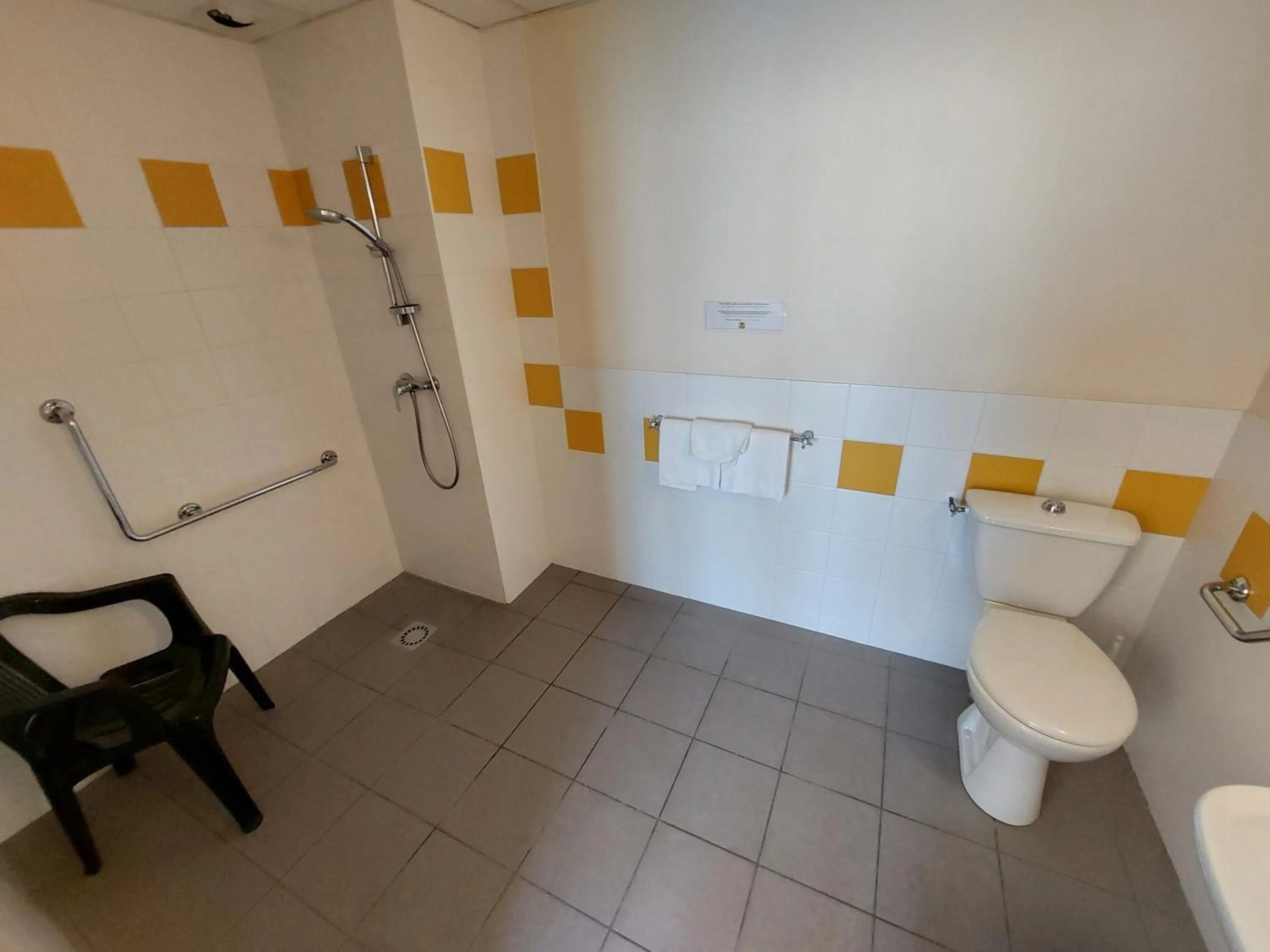 Bathroom in Logis Hotels - Le relais des deux vallées - Hôtel et restaurant