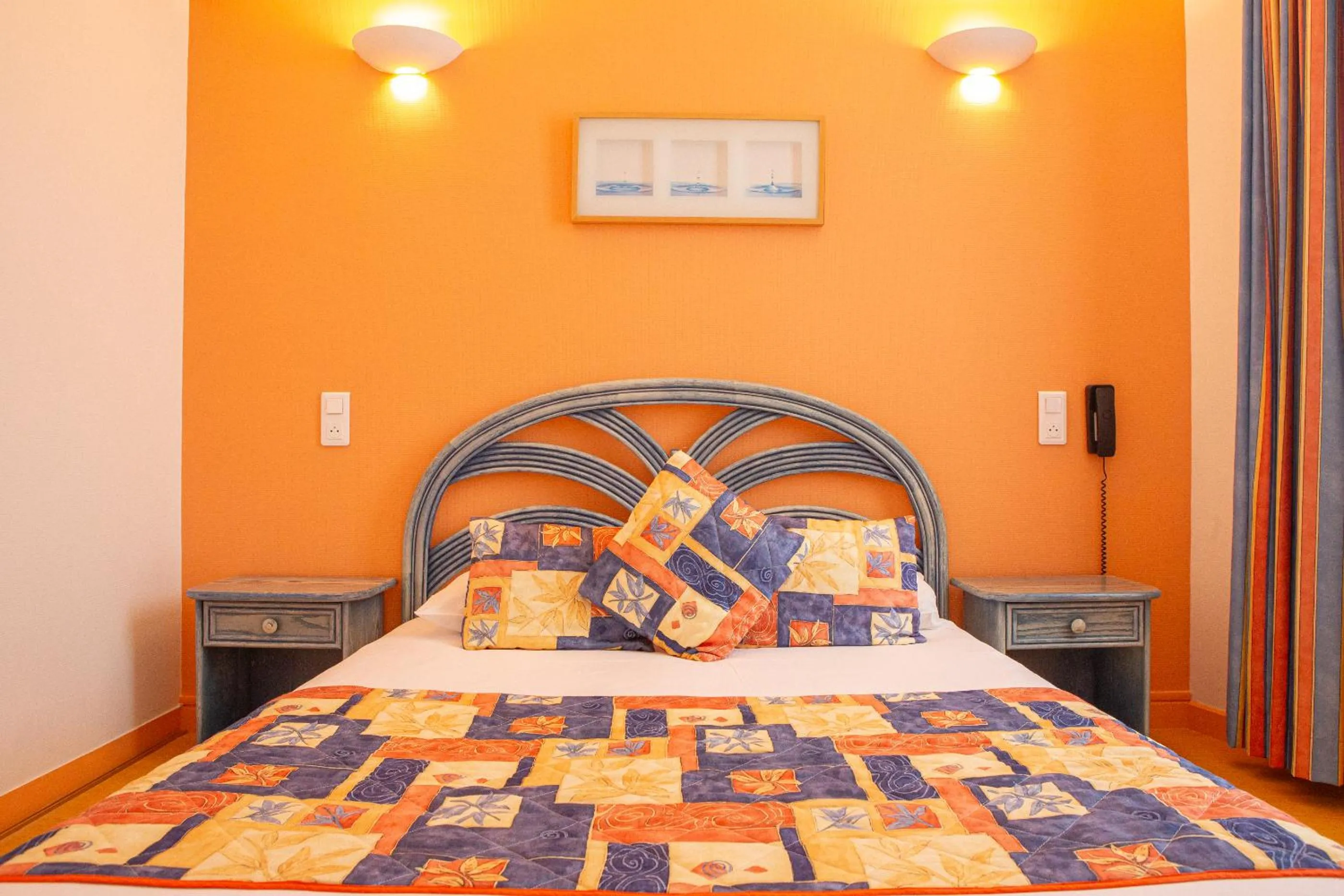 Bed in Logis Hotels - Le relais des deux vallées - Hôtel et restaurant