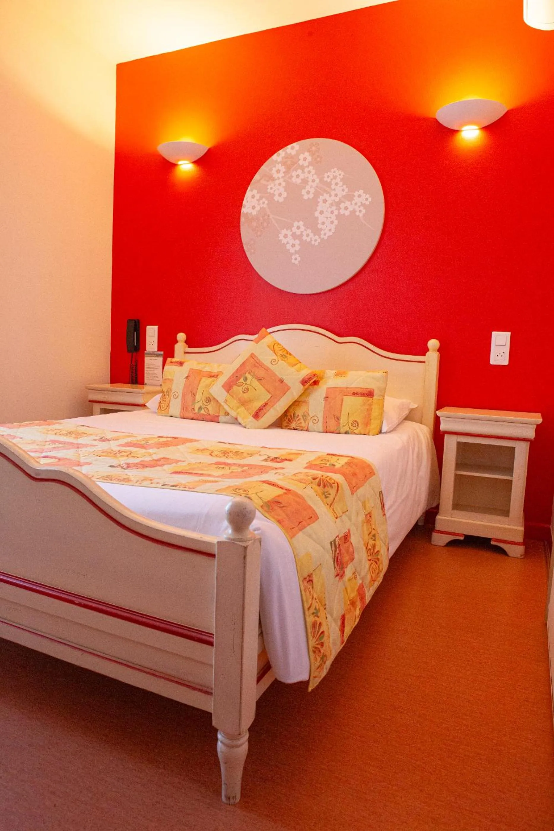 Bed in Logis Hotels - Le relais des deux vallées - Hôtel et restaurant