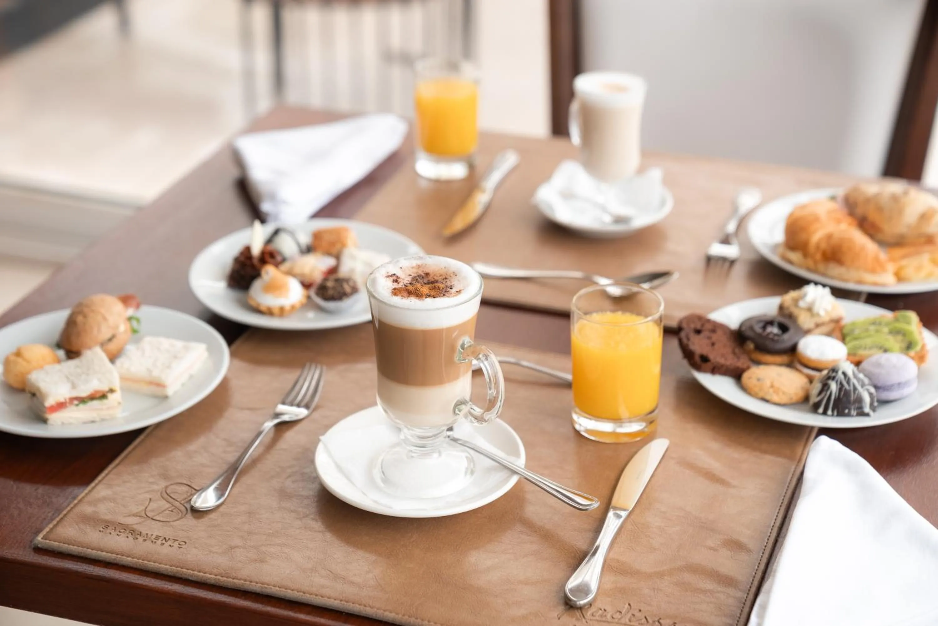 Food and drinks in Radisson Hotel Colonia del Sacramento