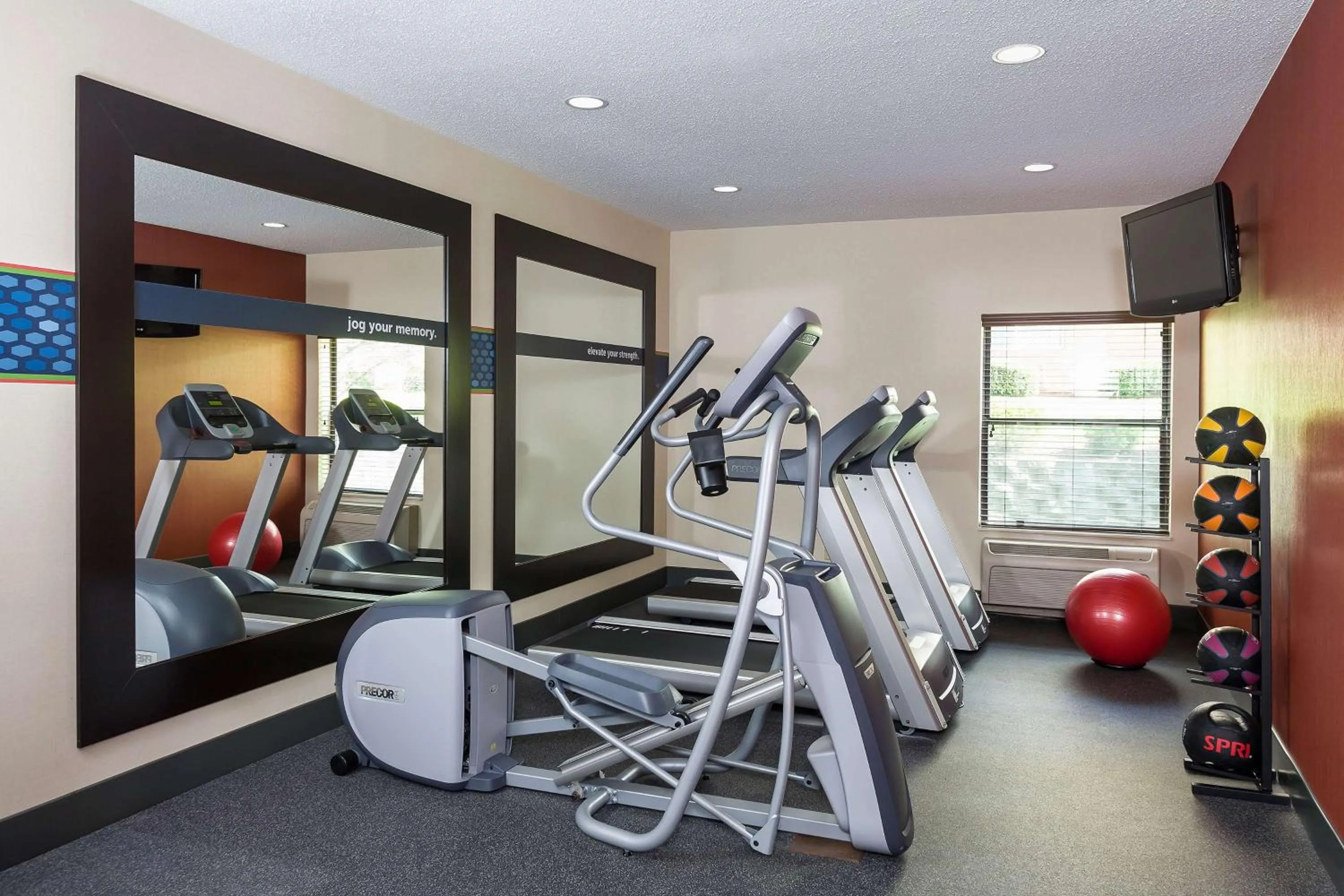 Fitness centre/facilities in Hampton Inn Mansfield/Ontario