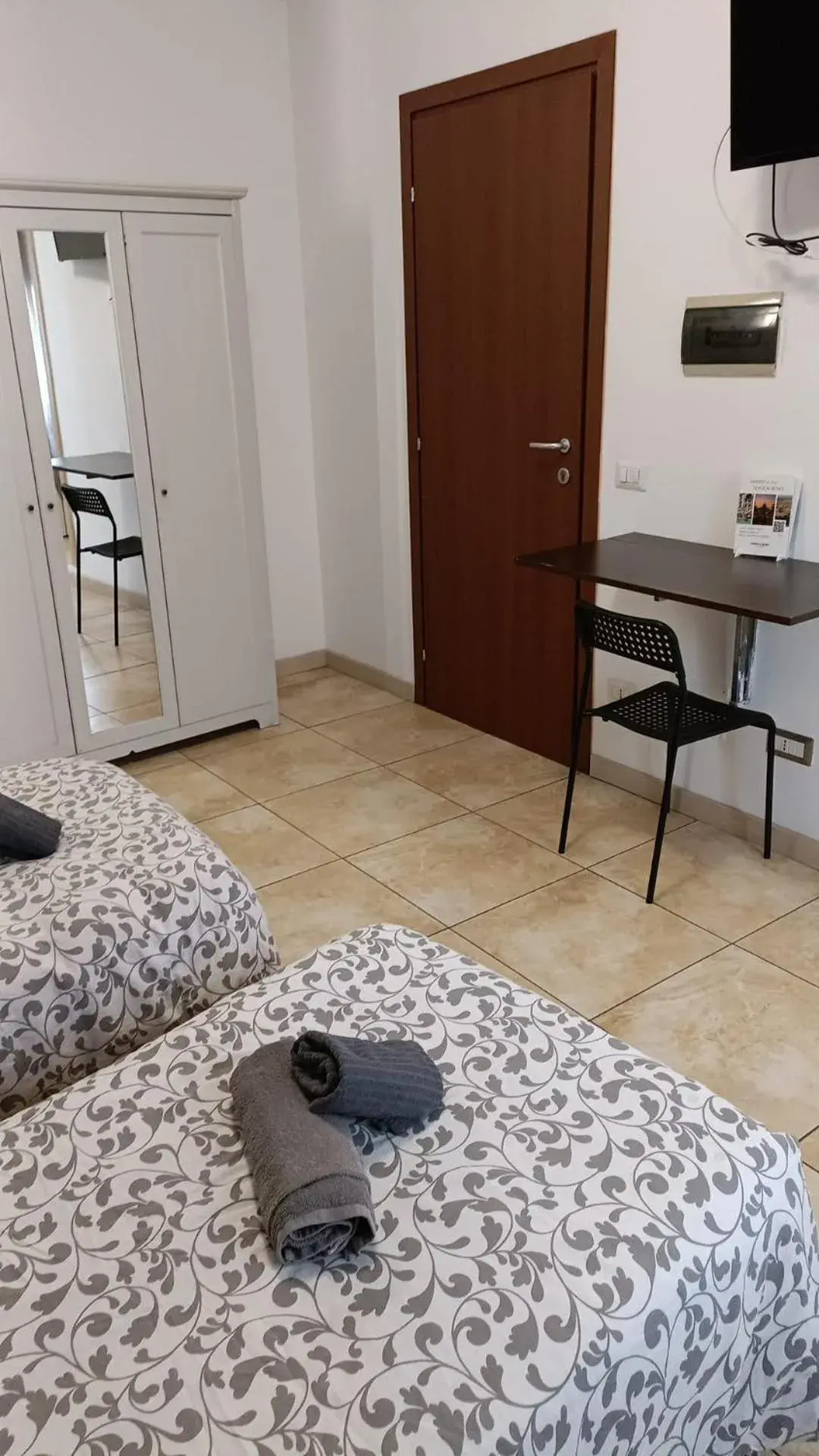 TV and multimedia, Bed in Marco E Laura Affittacamere al Vaticano TV and multimedia, Bed in Marco E Laura Affittacamere al Vaticano