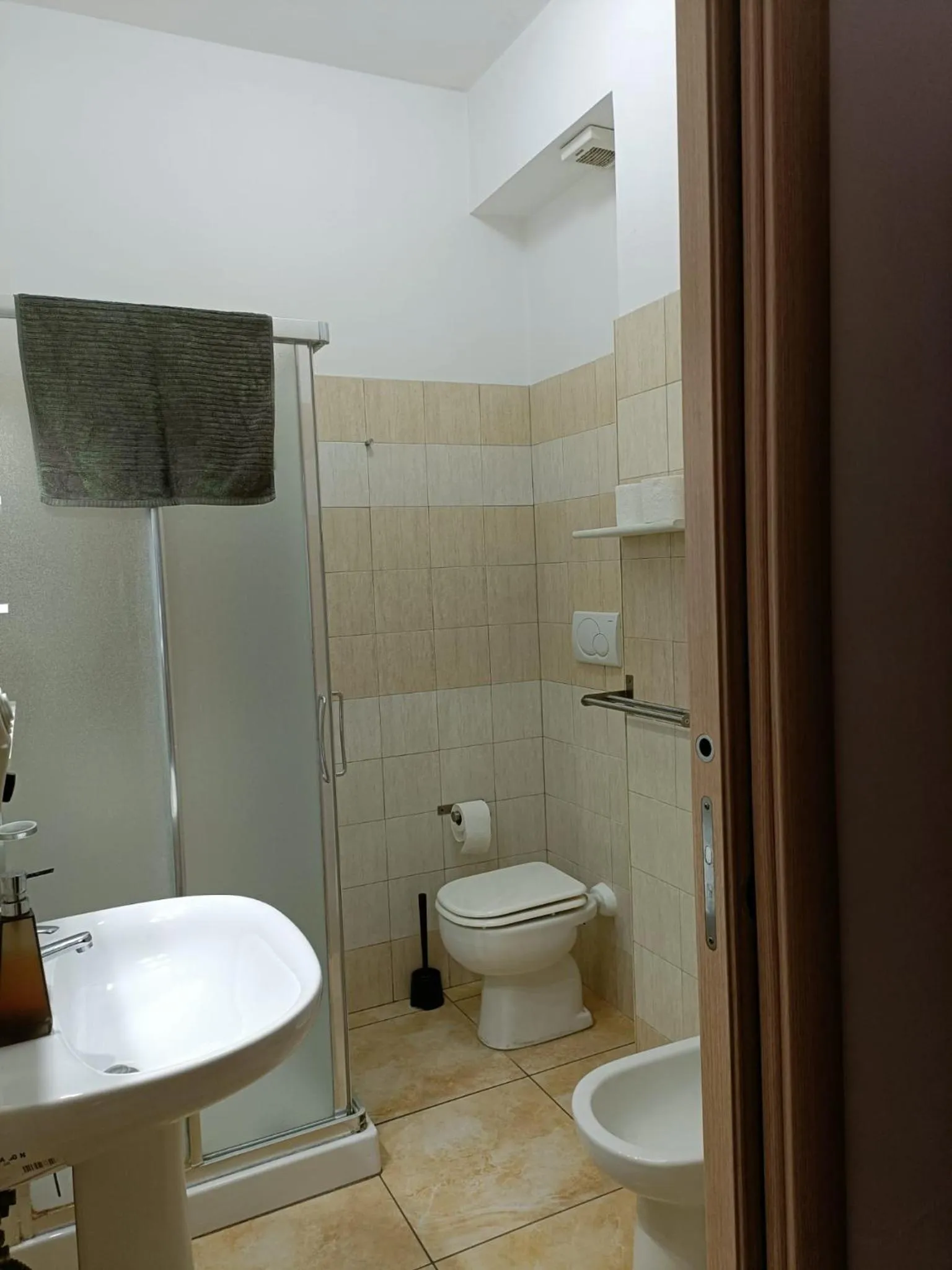 Shower in Marco E Laura Affittacamere al Vaticano