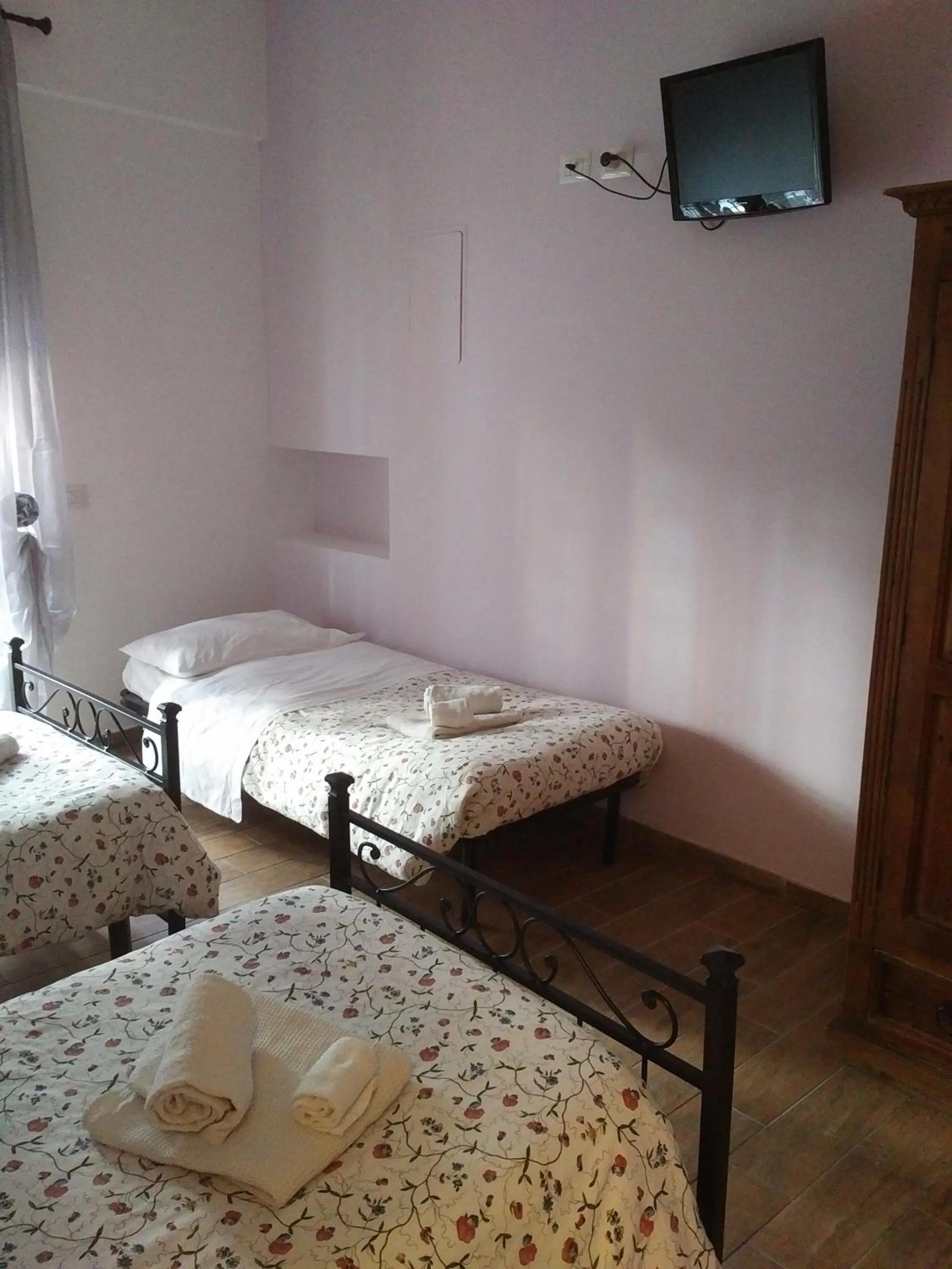 Bedroom, Bed in Marco E Laura Affittacamere al Vaticano