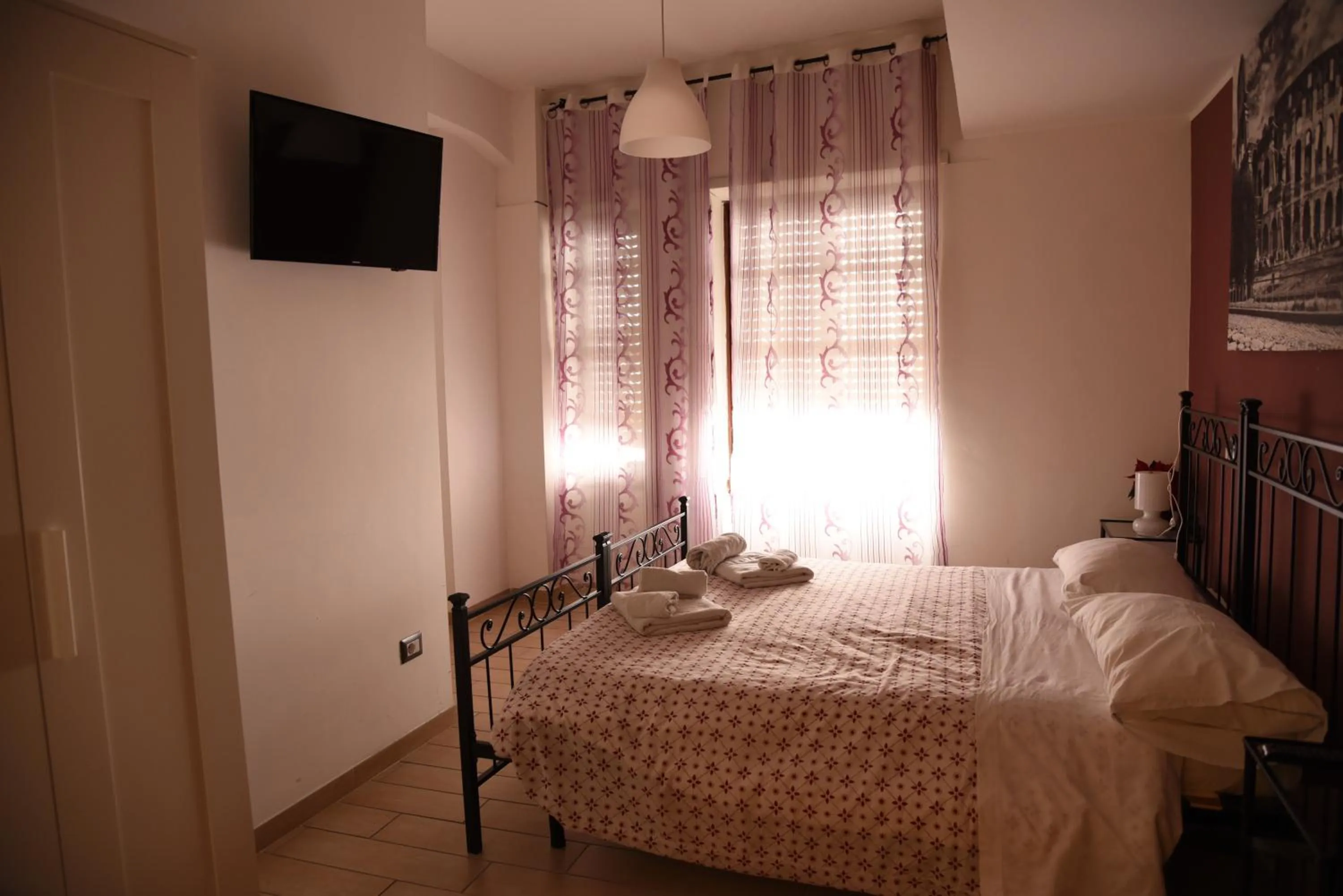 Bedroom, Bed in Marco E Laura Affittacamere al Vaticano