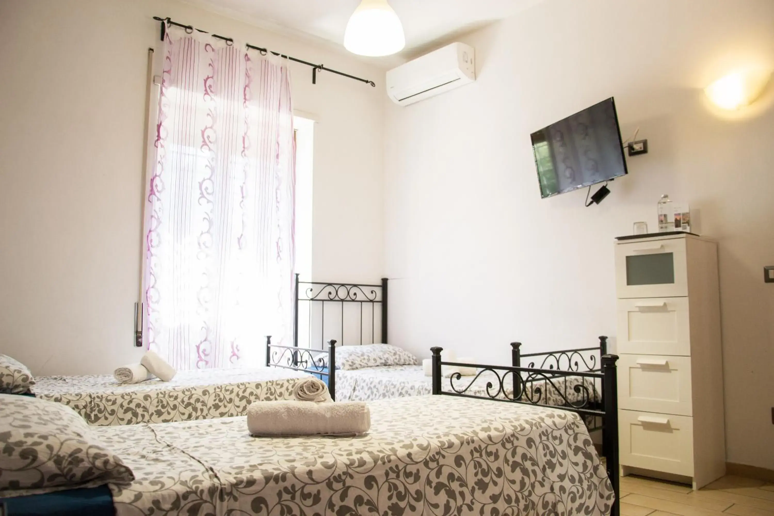 Bed in Marco E Laura Affittacamere al Vaticano Bed in Marco E Laura Affittacamere al Vaticano