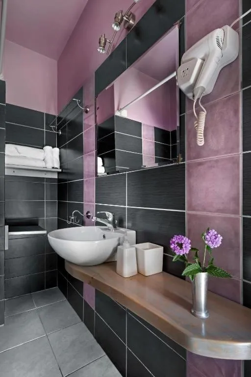 Bathroom in Hotel Petradi