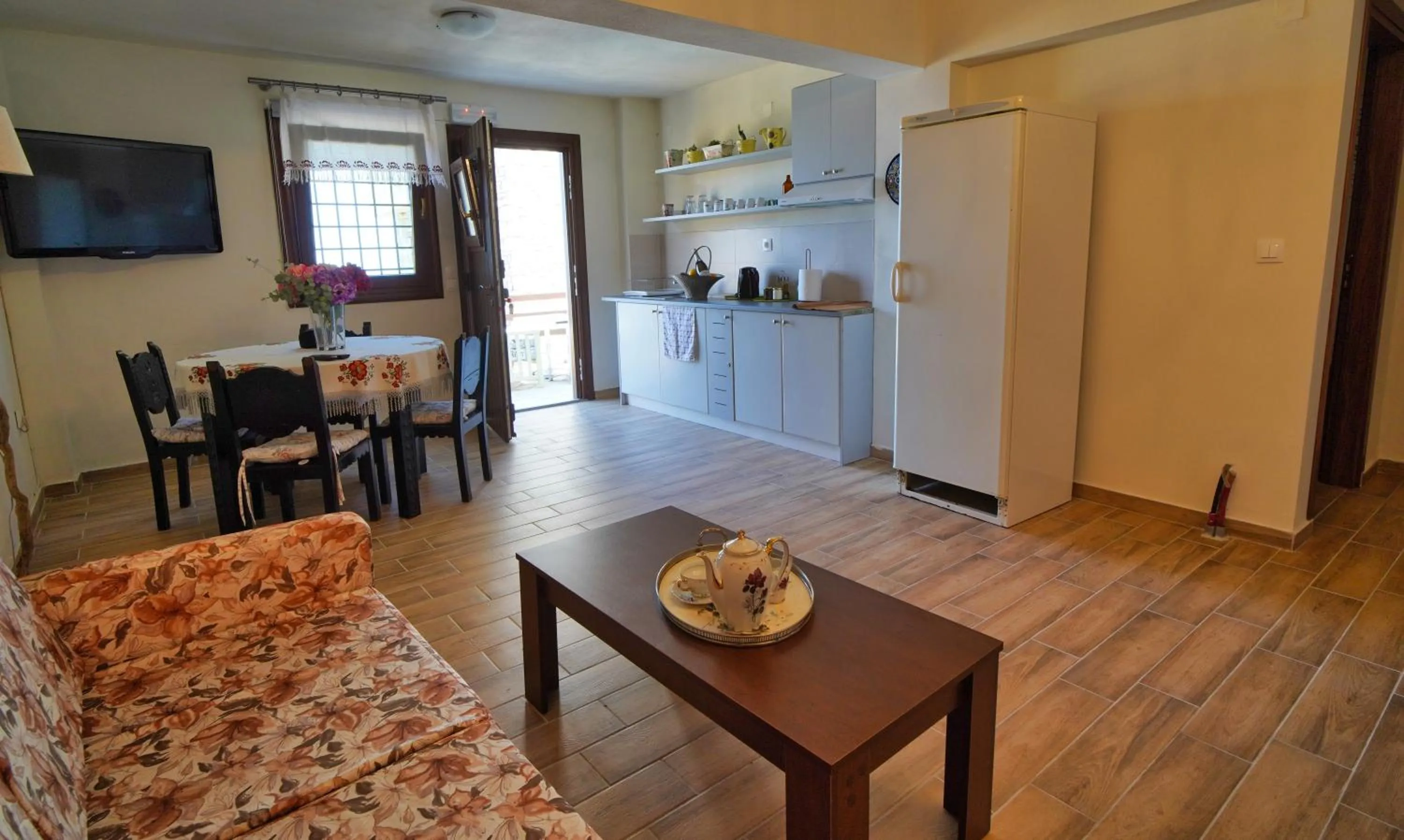 Kitchen or kitchenette in Hotel Petradi
