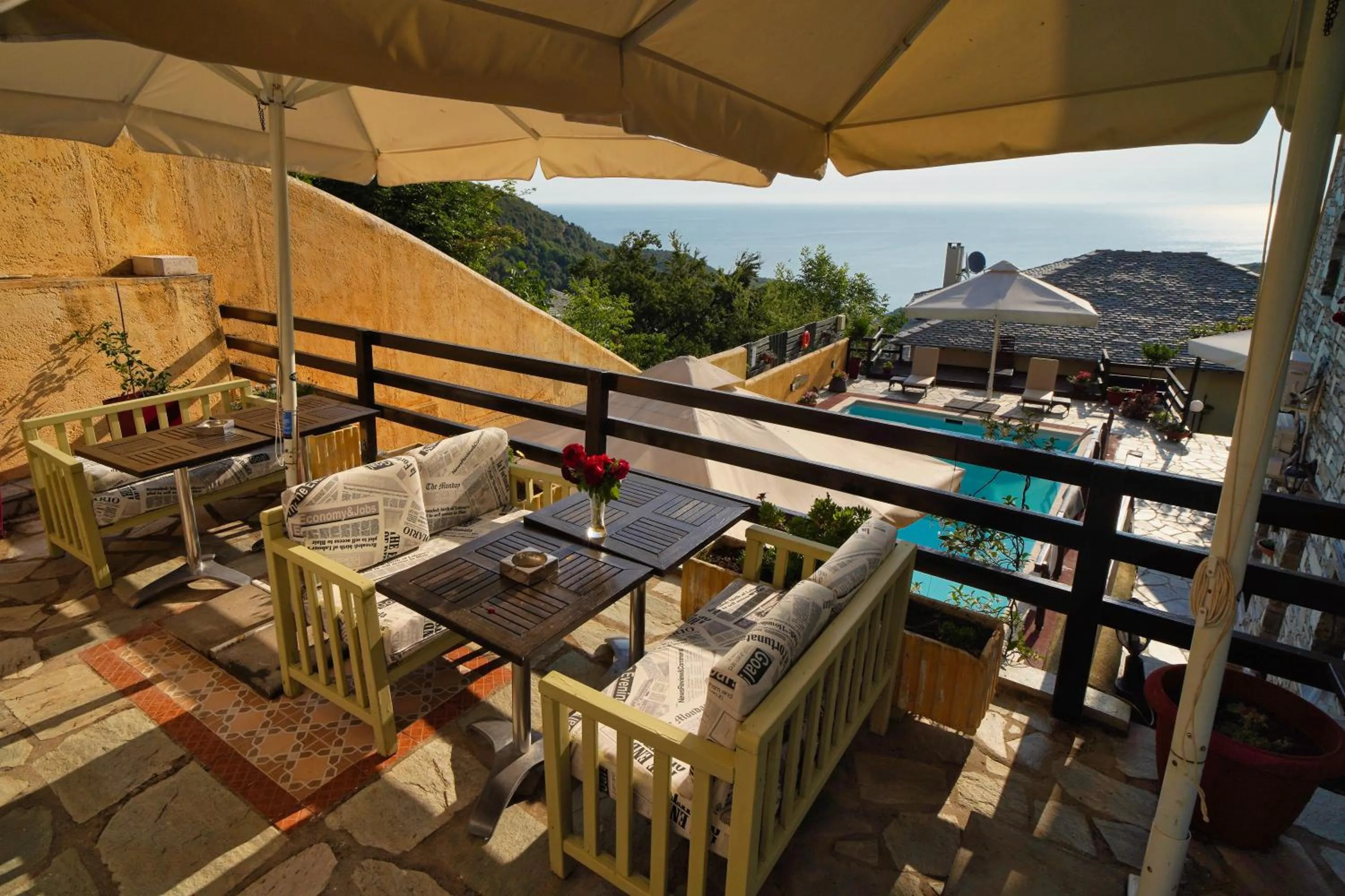 Patio in Hotel Petradi