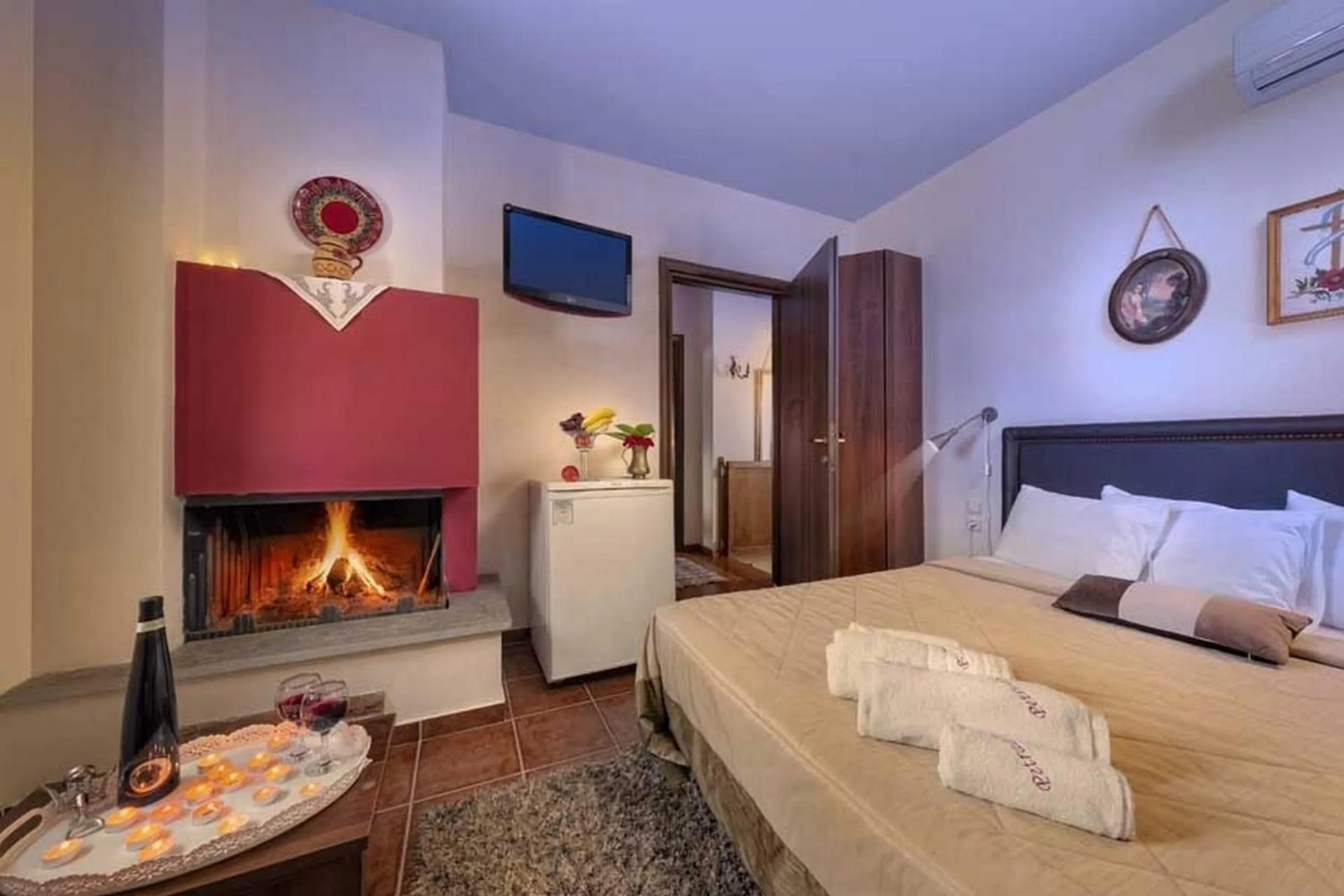 Photo of the whole room, Bed in Hotel Petradi