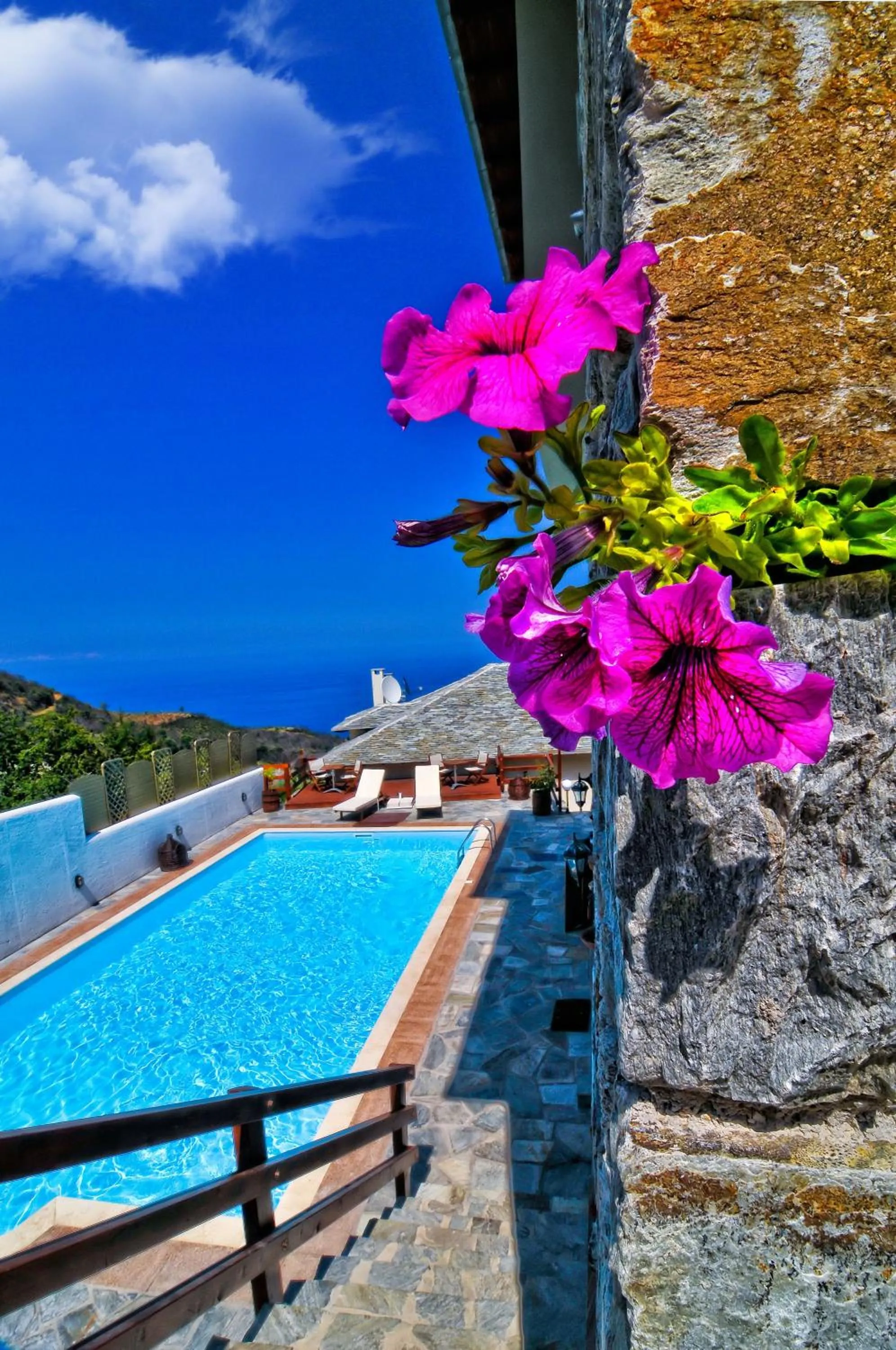 Swimming pool in Hotel Petradi