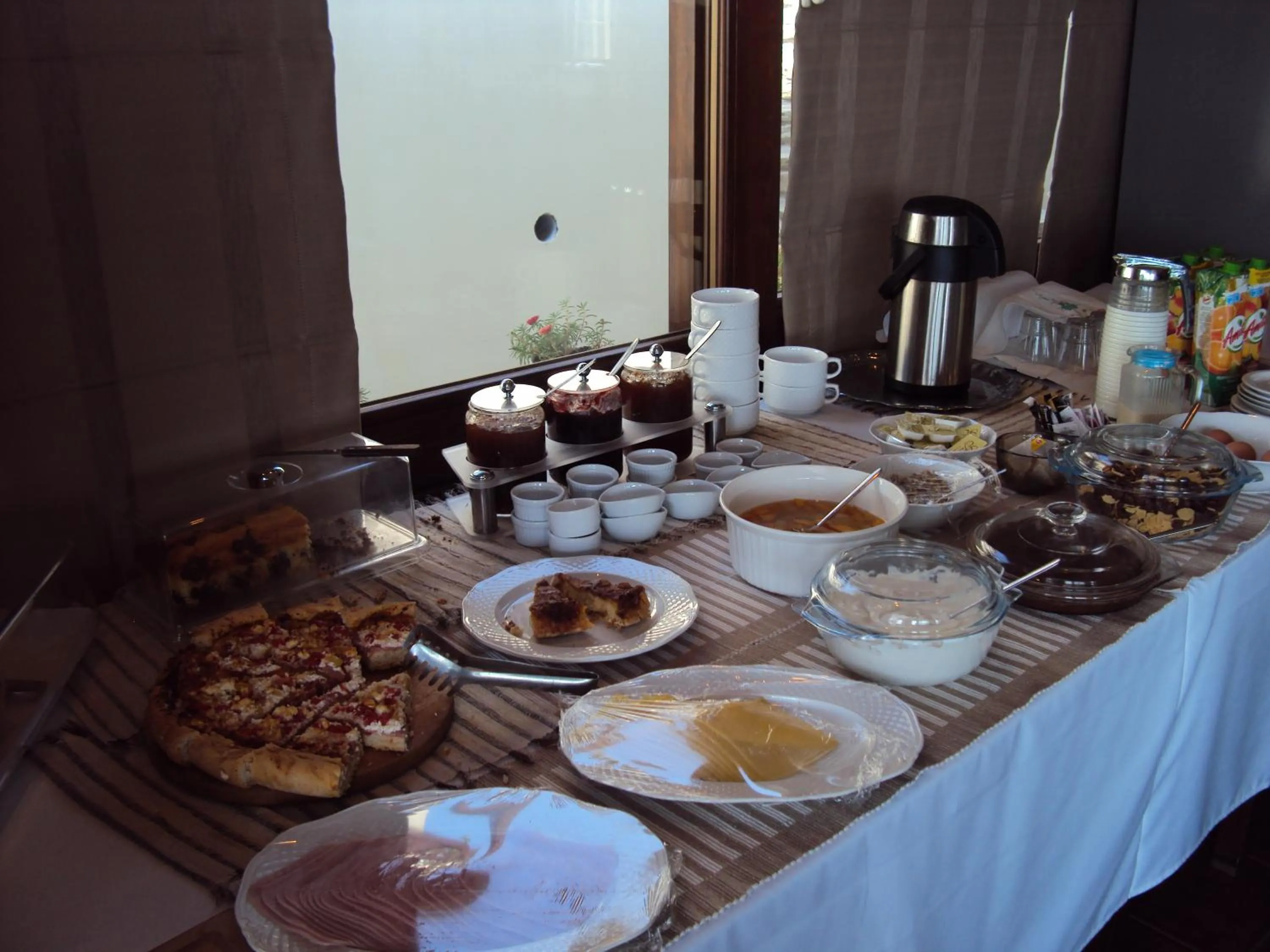 Restaurant/places to eat in Hotel Petradi