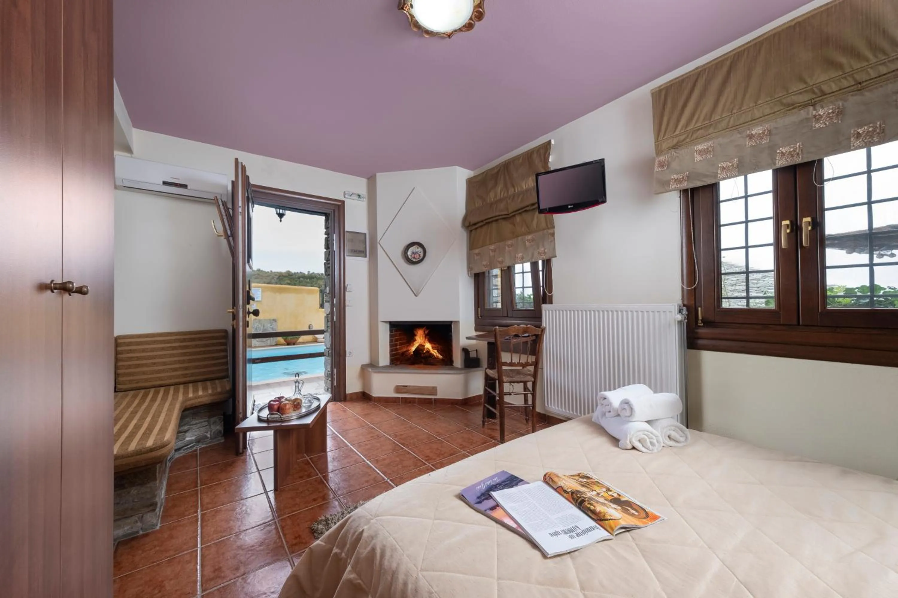 Photo of the whole room, Bed in Hotel Petradi