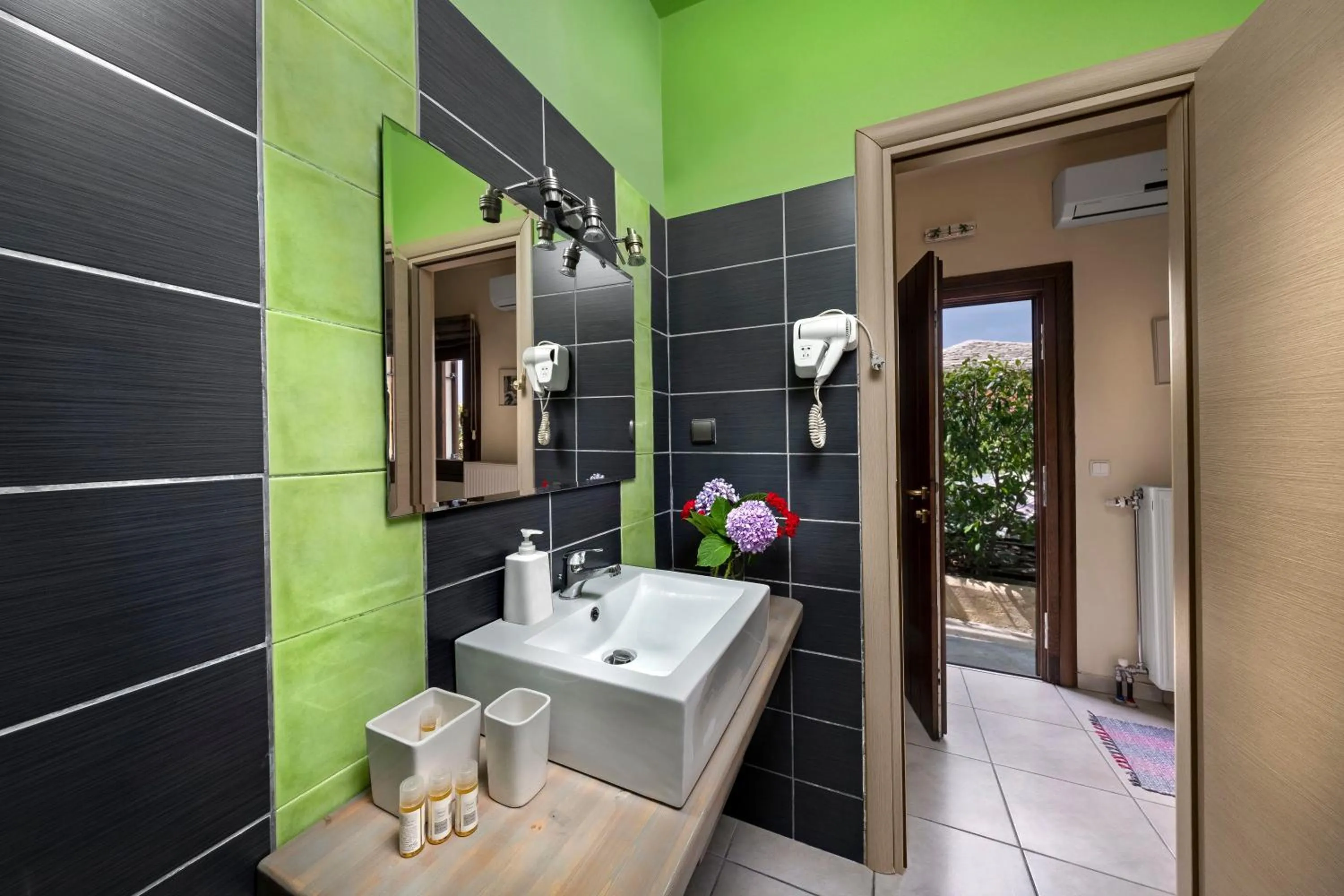 Bathroom in Hotel Petradi