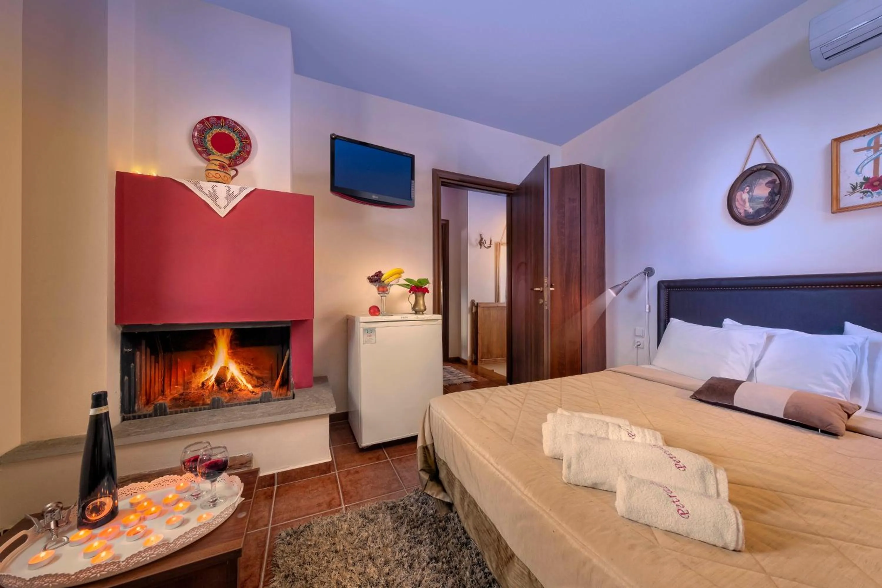 Photo of the whole room, Bed in Hotel Petradi