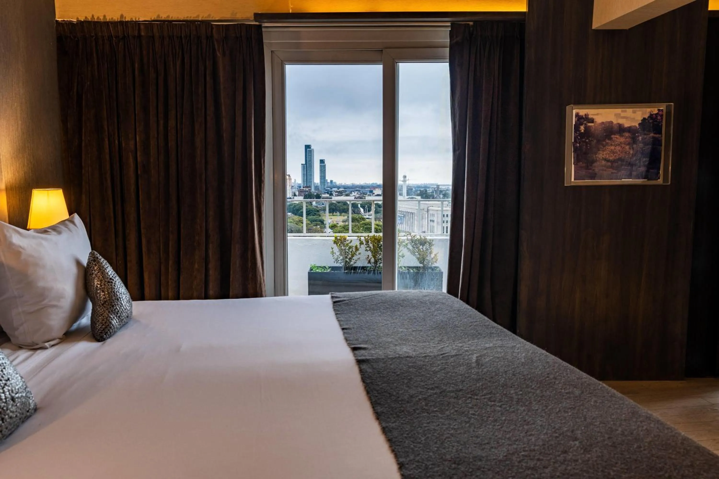 Photo of the whole room, Bed in Esplendor Plaza Francia