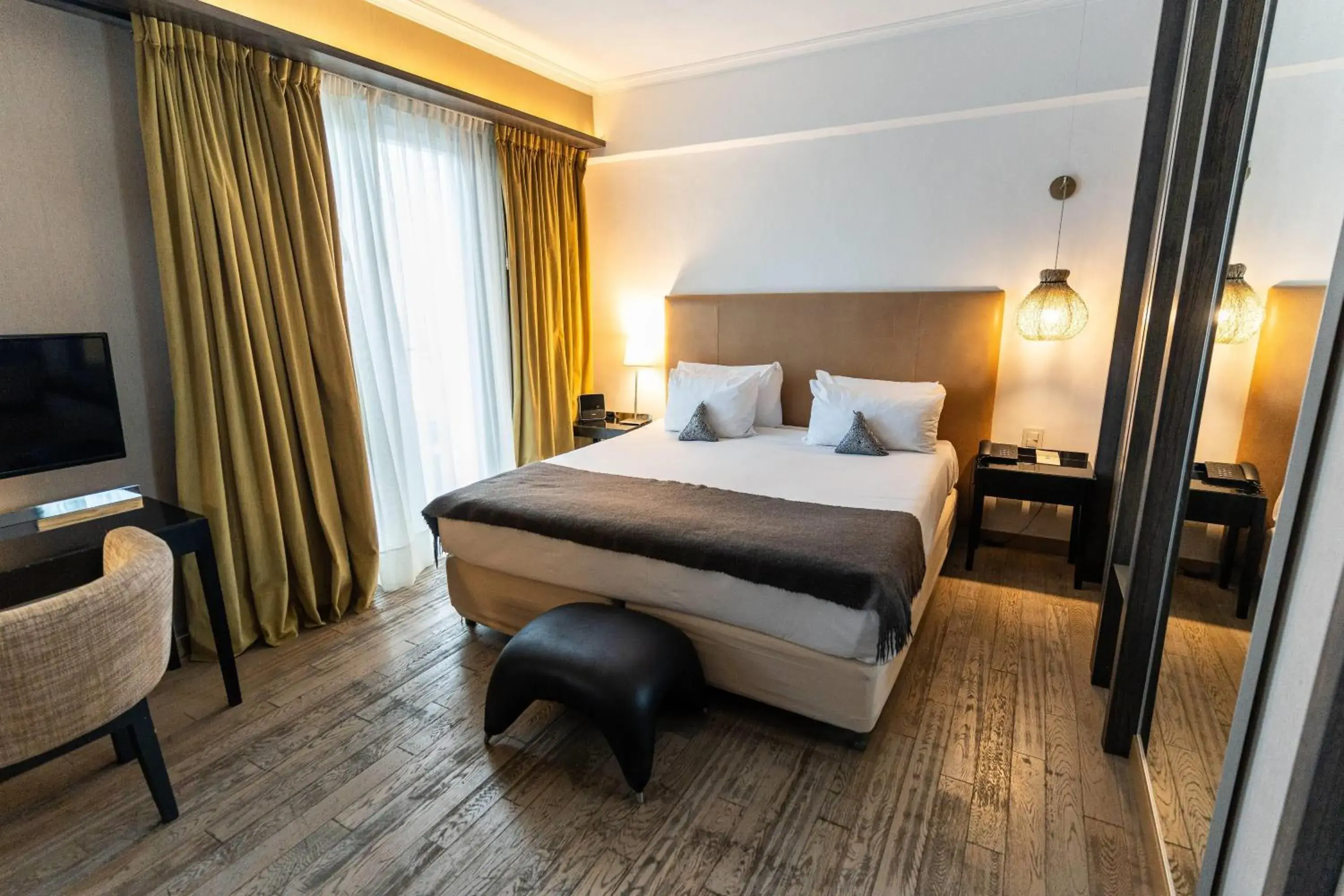 Suite with King Bed and Street View - Non Smoking in Esplendor Plaza Francia Suite with King Bed and Street View - Non Smoking in Esplendor Plaza Francia