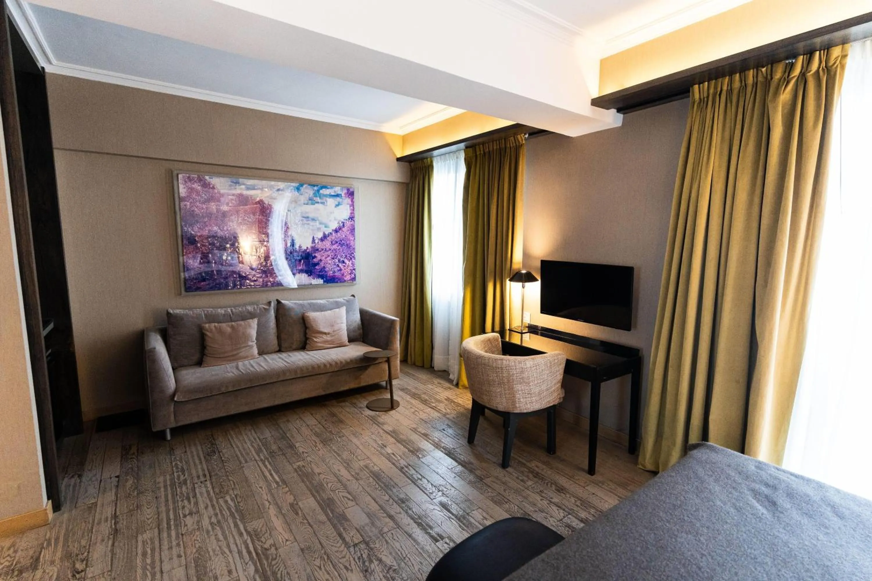 Photo of the whole room, Bed in Esplendor Plaza Francia