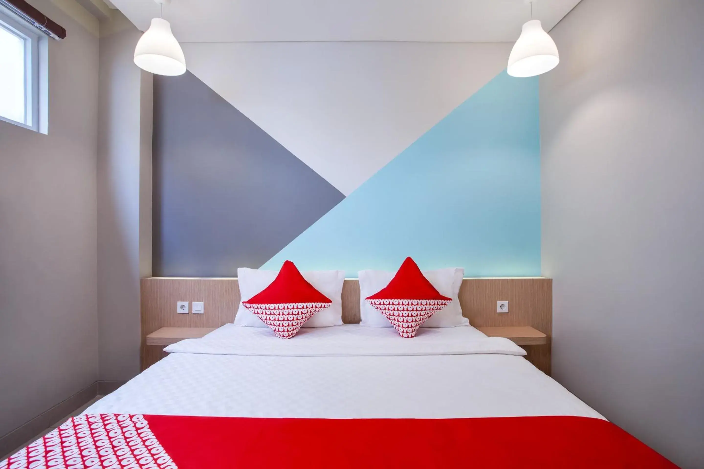 Bedroom, Bed in Flagship 101 Apple Platinum Bedroom, Bed in Flagship 101 Apple Platinum