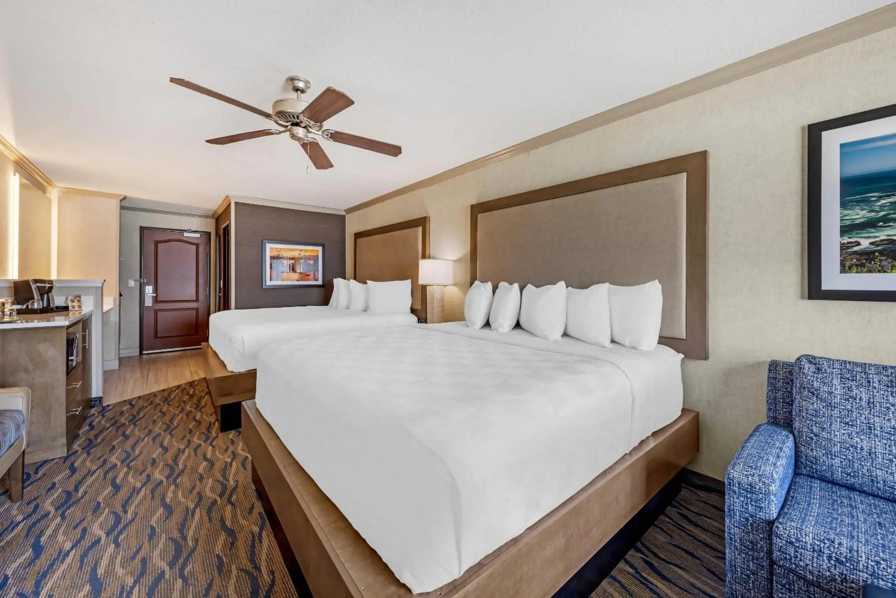 Bedroom, Bed in Elizabeth Oceanfront Suites, an Ascend Collection Hotel Bedroom, Bed in Elizabeth Oceanfront Suites, an Ascend Collection Hotel