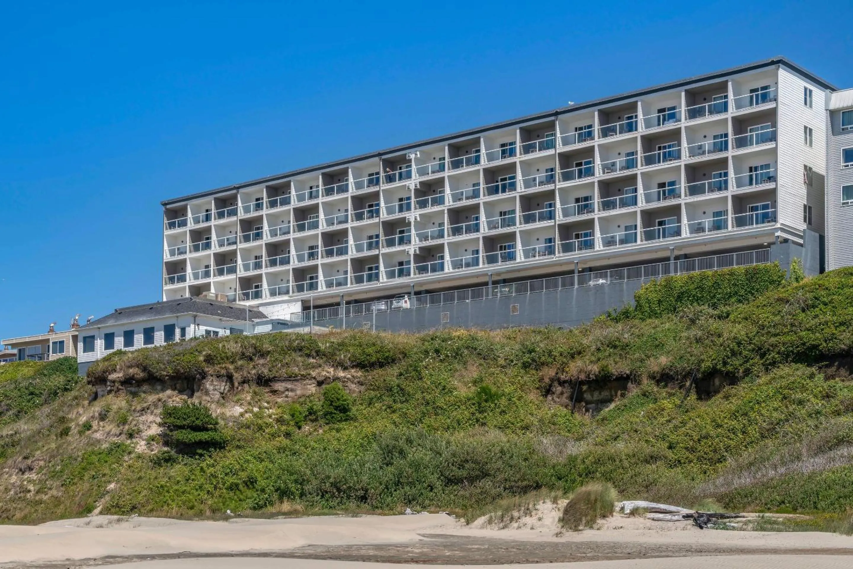 Property building in Elizabeth Oceanfront Suites, an Ascend Collection Hotel