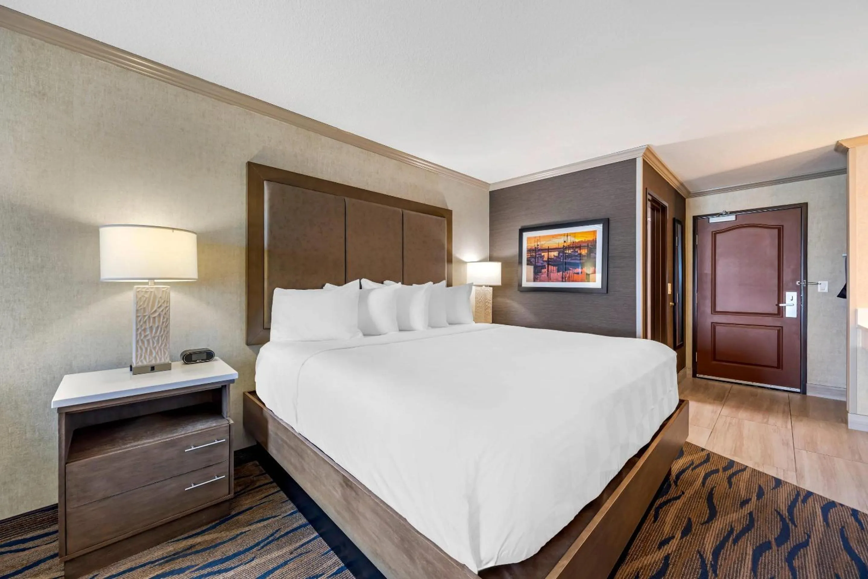 Bedroom, Bed in Elizabeth Oceanfront Suites, an Ascend Collection Hotel