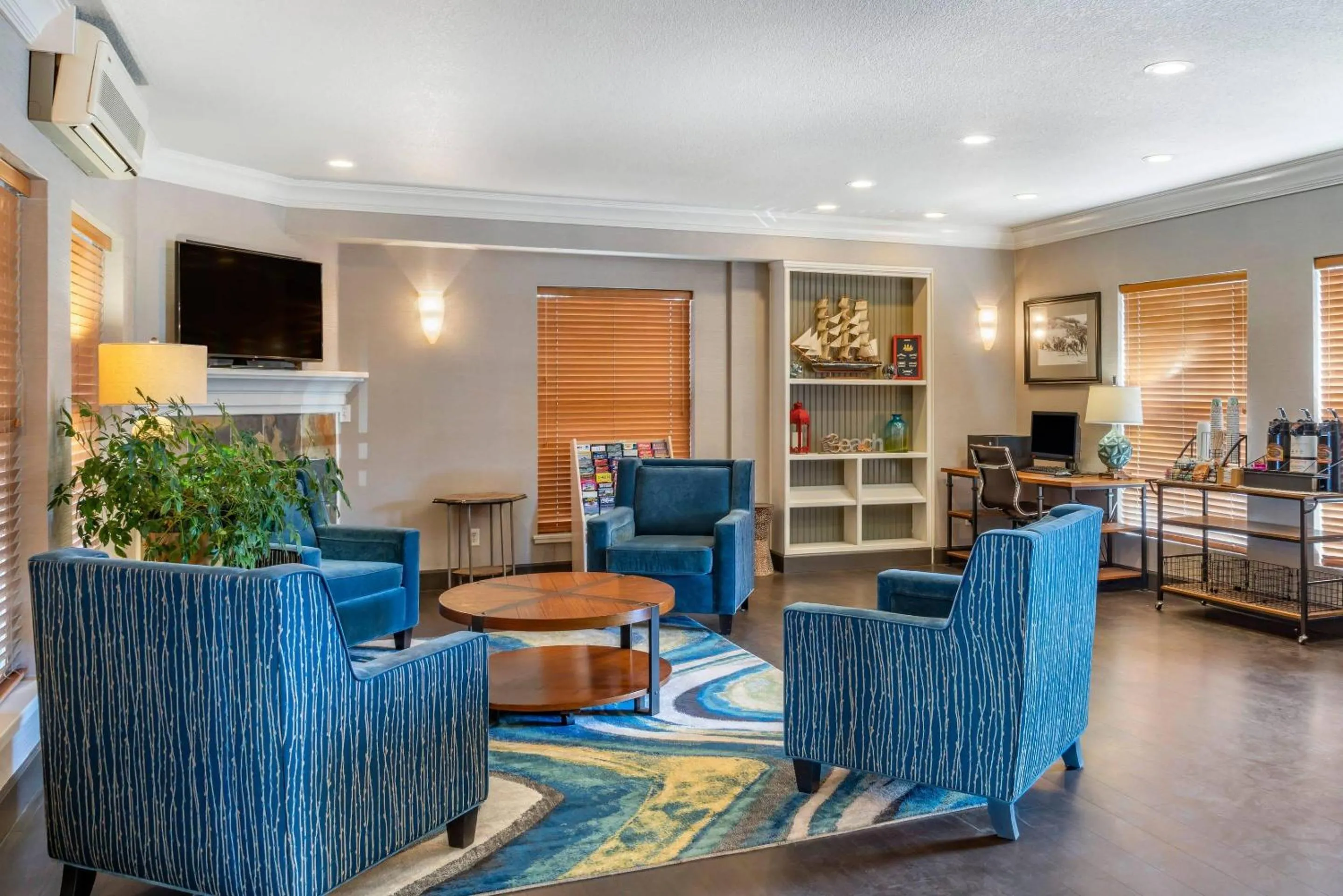 Lobby or reception in Elizabeth Oceanfront Suites, an Ascend Collection Hotel