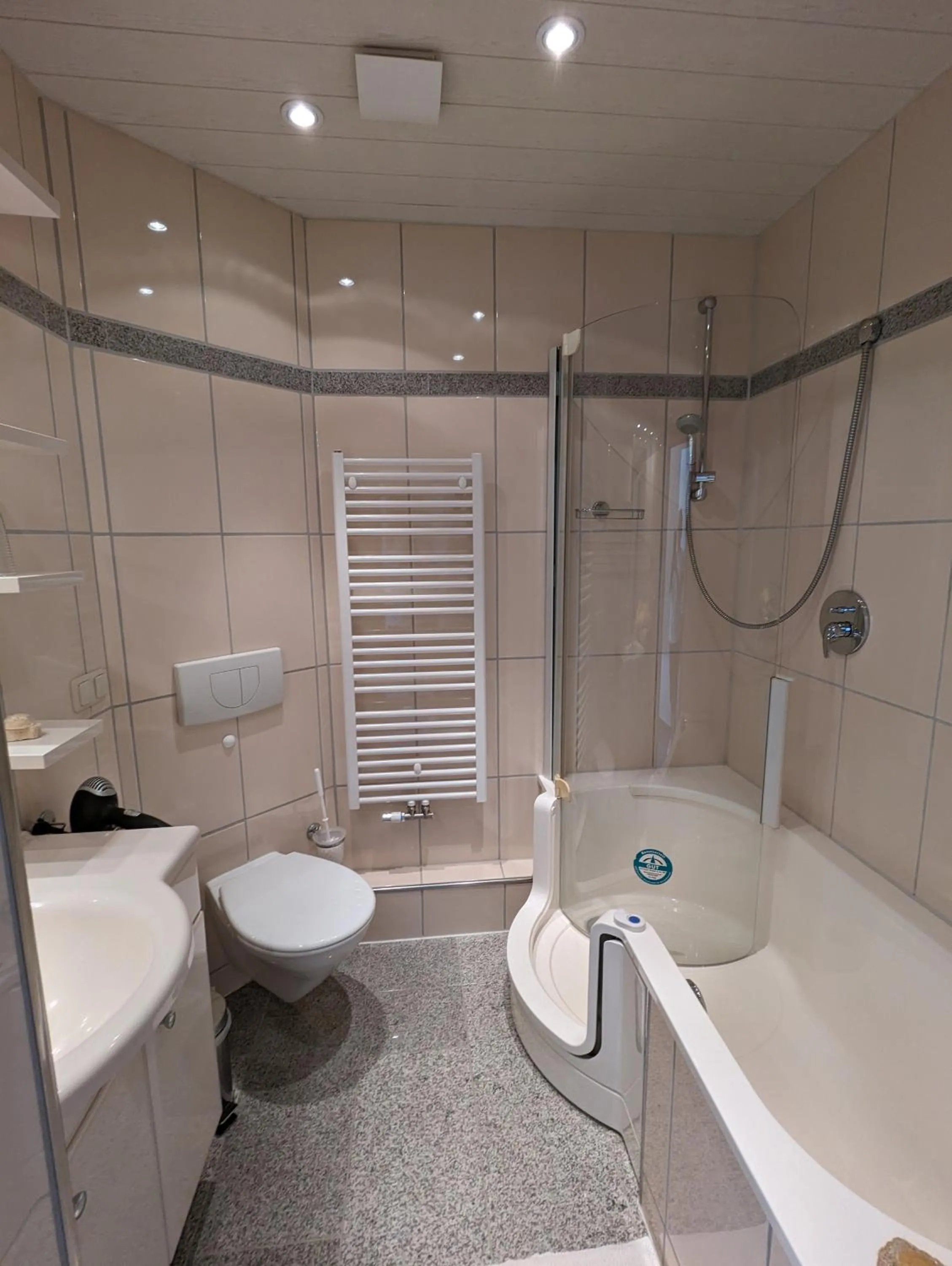Shower in Waldgasthaus & Berghotel Steinerne Renne