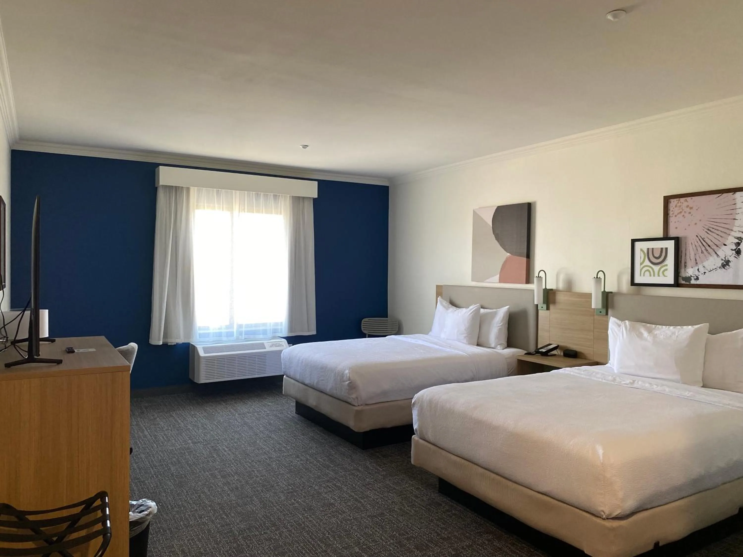 Bedroom, Bed in Spark by Hilton Yucca Valley Joshua Tree