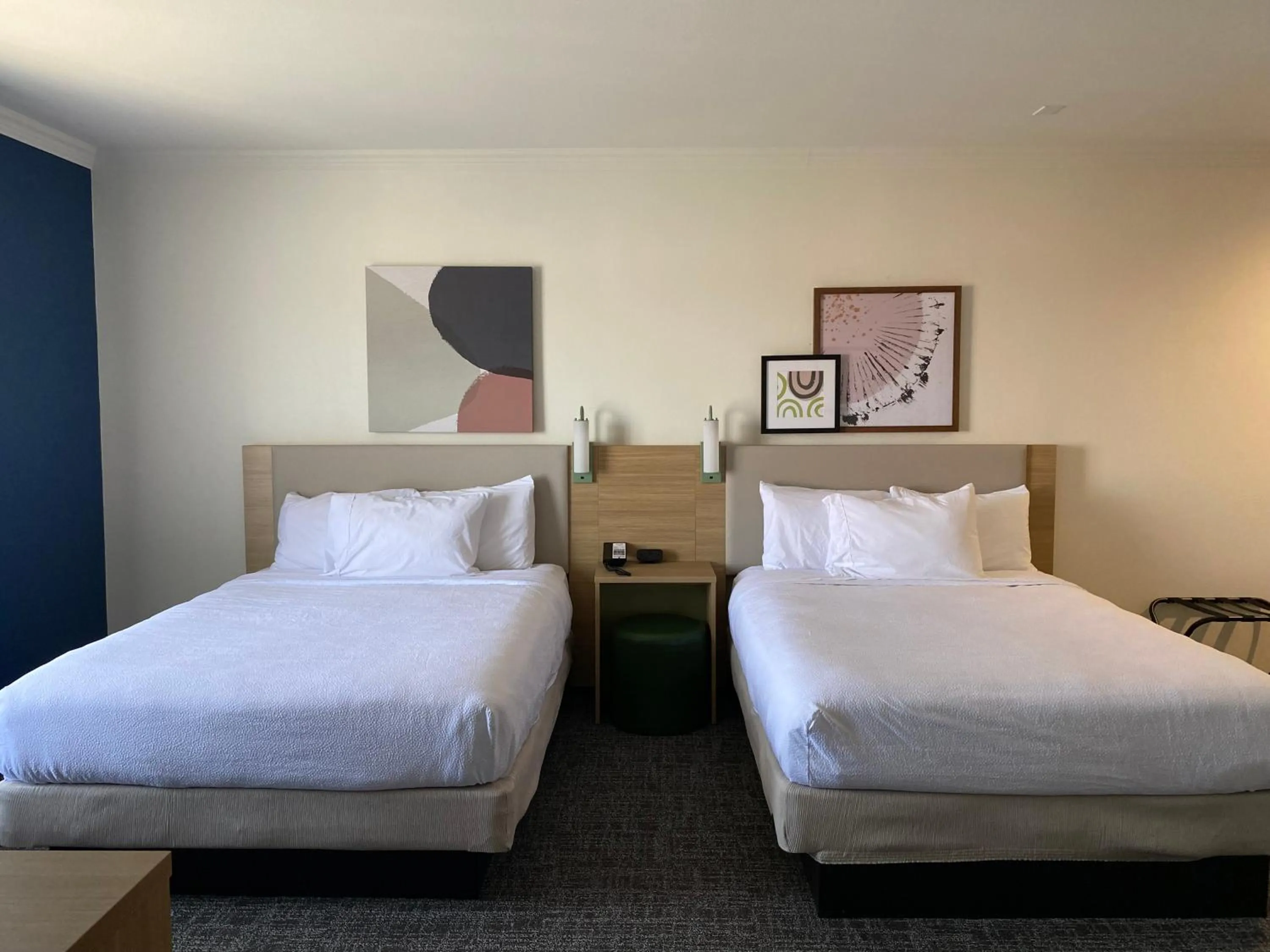 Bedroom, Bed in Spark by Hilton Yucca Valley Joshua Tree