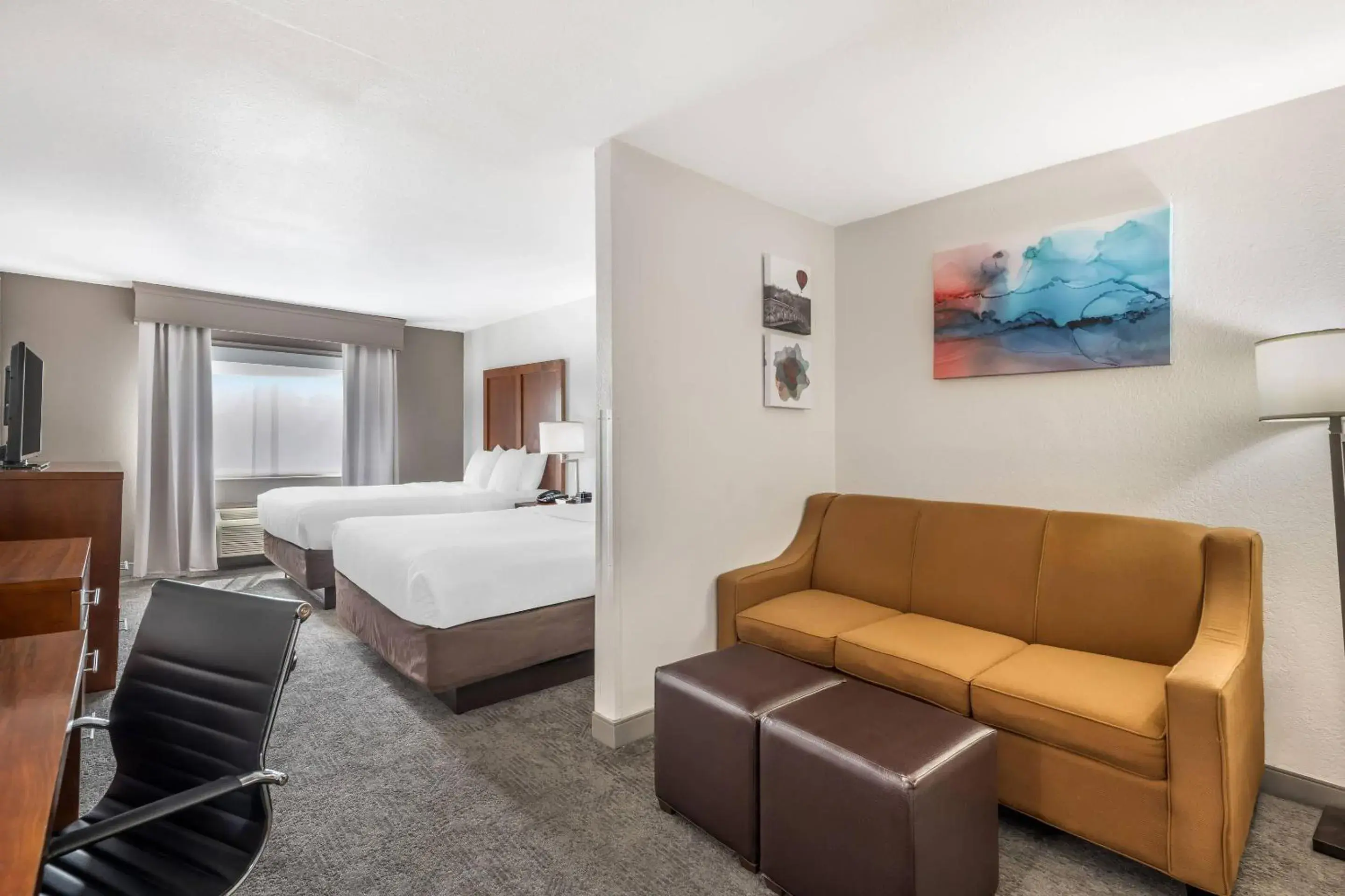 Queen Suite with Two Queen Beds in Comfort Suites Omaha Northwest Queen Suite with Two Queen Beds in Comfort Suites Omaha Northwest