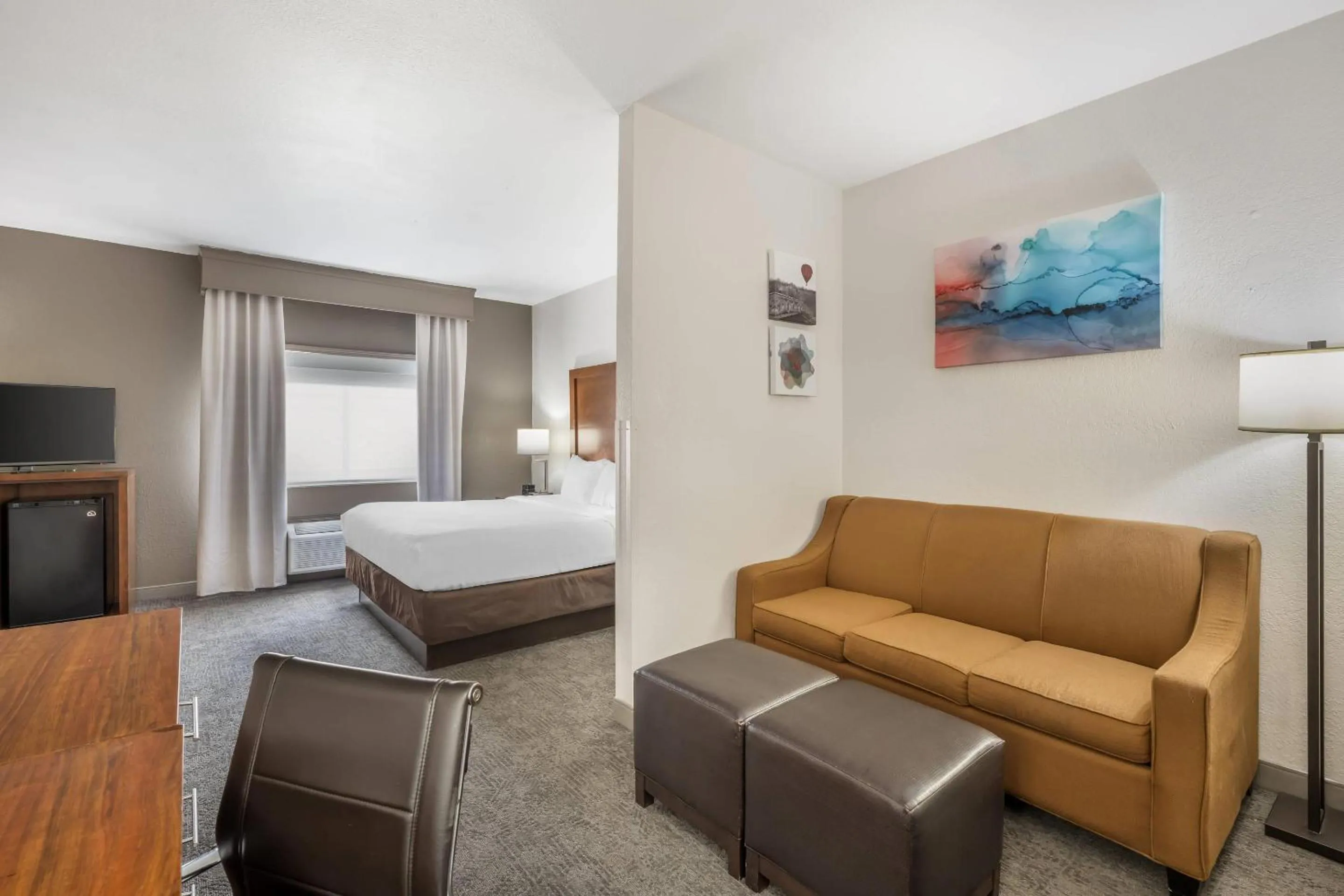 Bedroom, Bed in Comfort Suites Omaha Northwest
