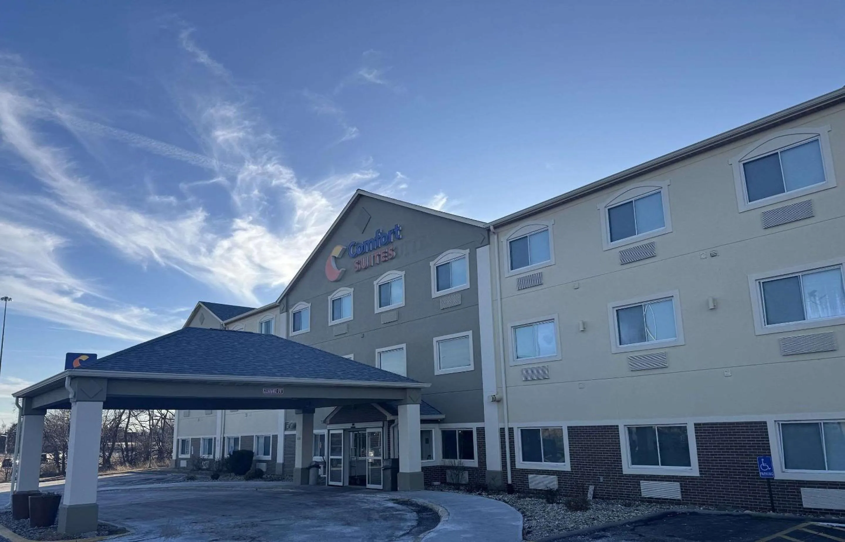 Property building in Comfort Suites Omaha Northwest