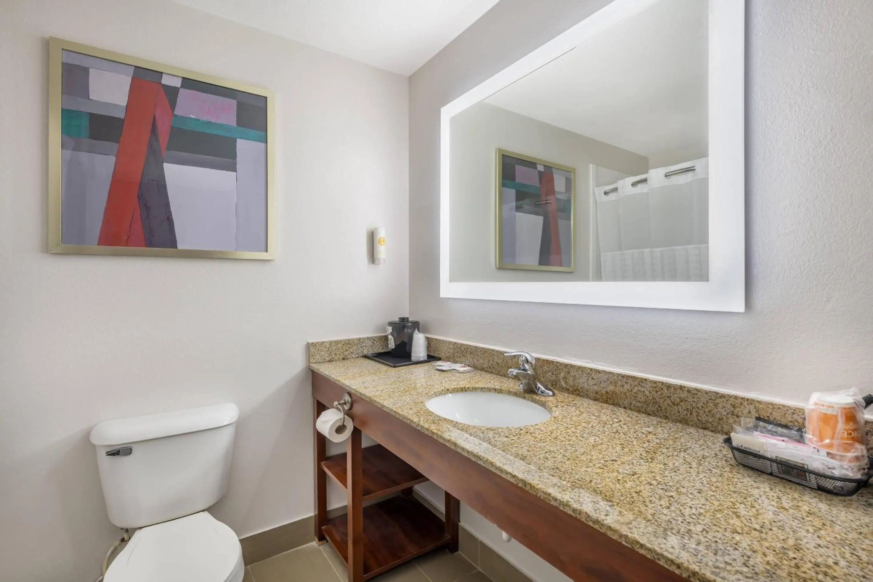 Bedroom in Comfort Suites Omaha Northwest