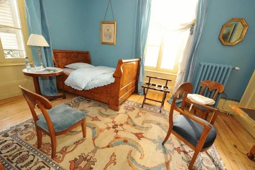 Photo of the whole room, Bed in La Maison D'hôtes du Parc
