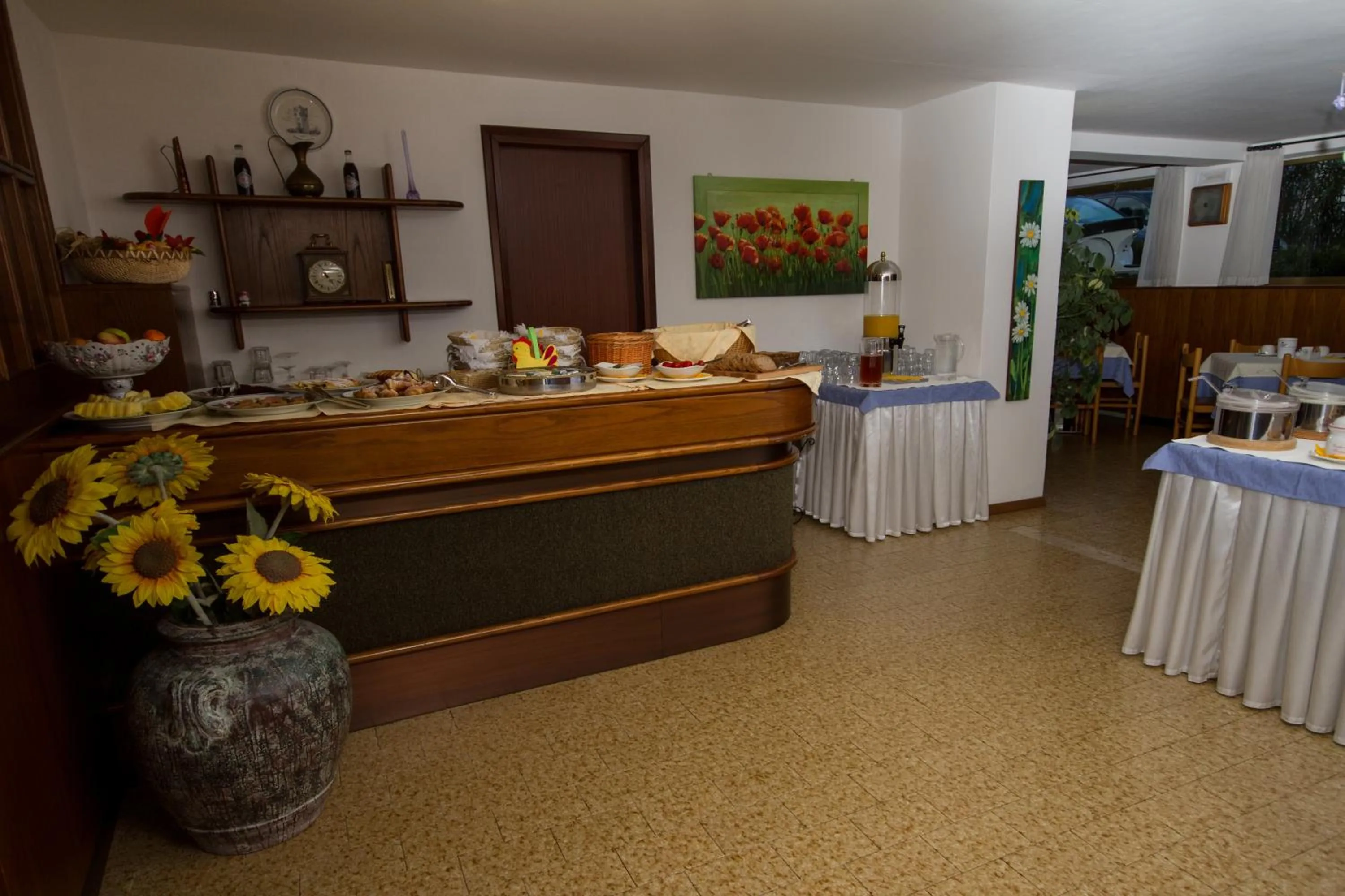 Buffet breakfast in Villa Orchidea