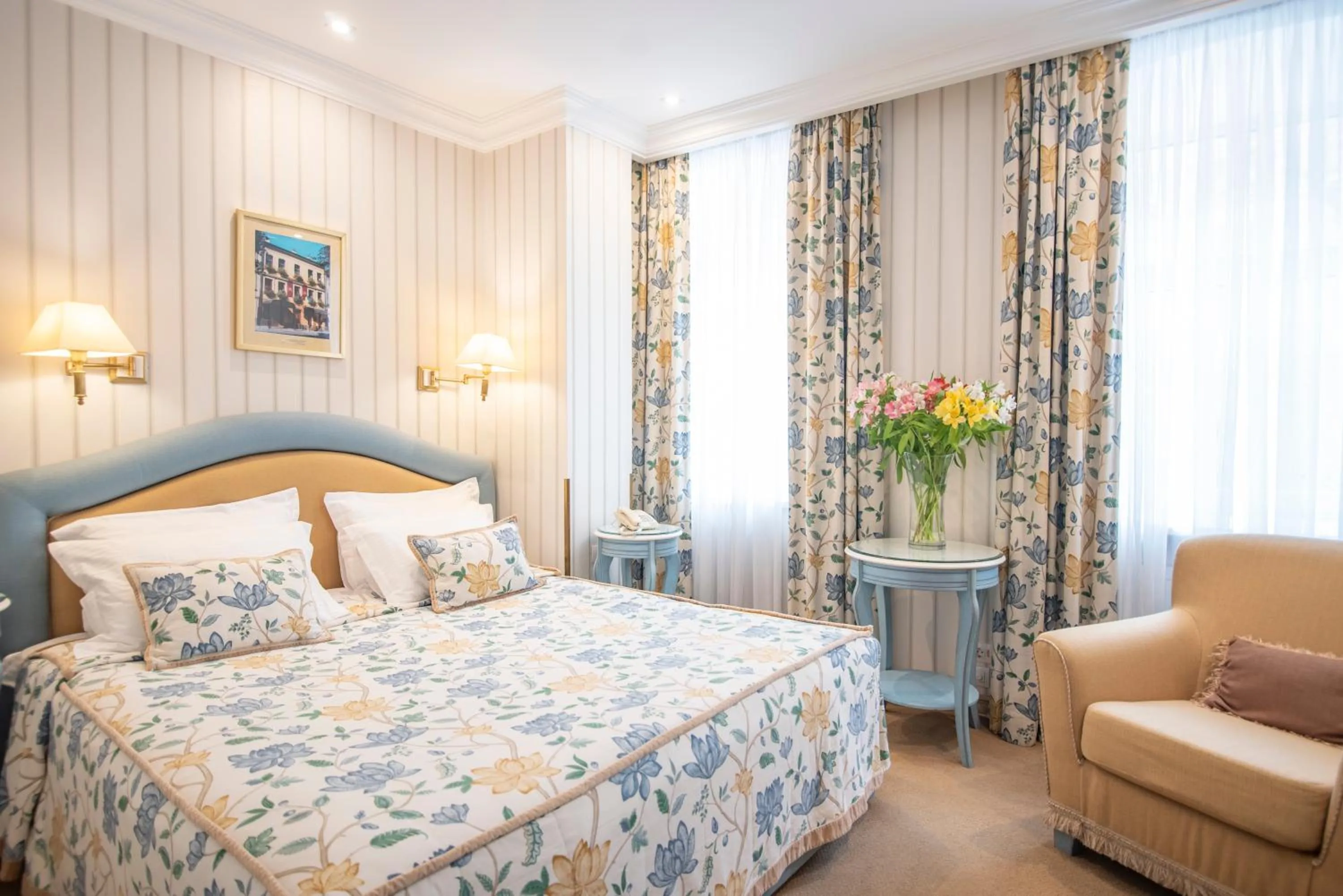 Photo of the whole room, Bed in Swiss Hotel