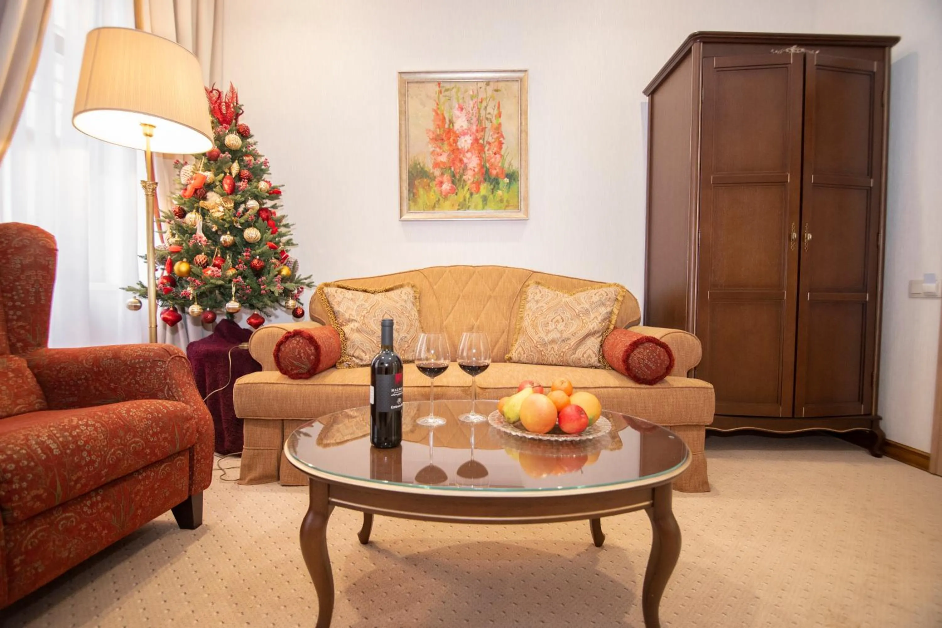 Photo of the whole room in Swiss Hotel