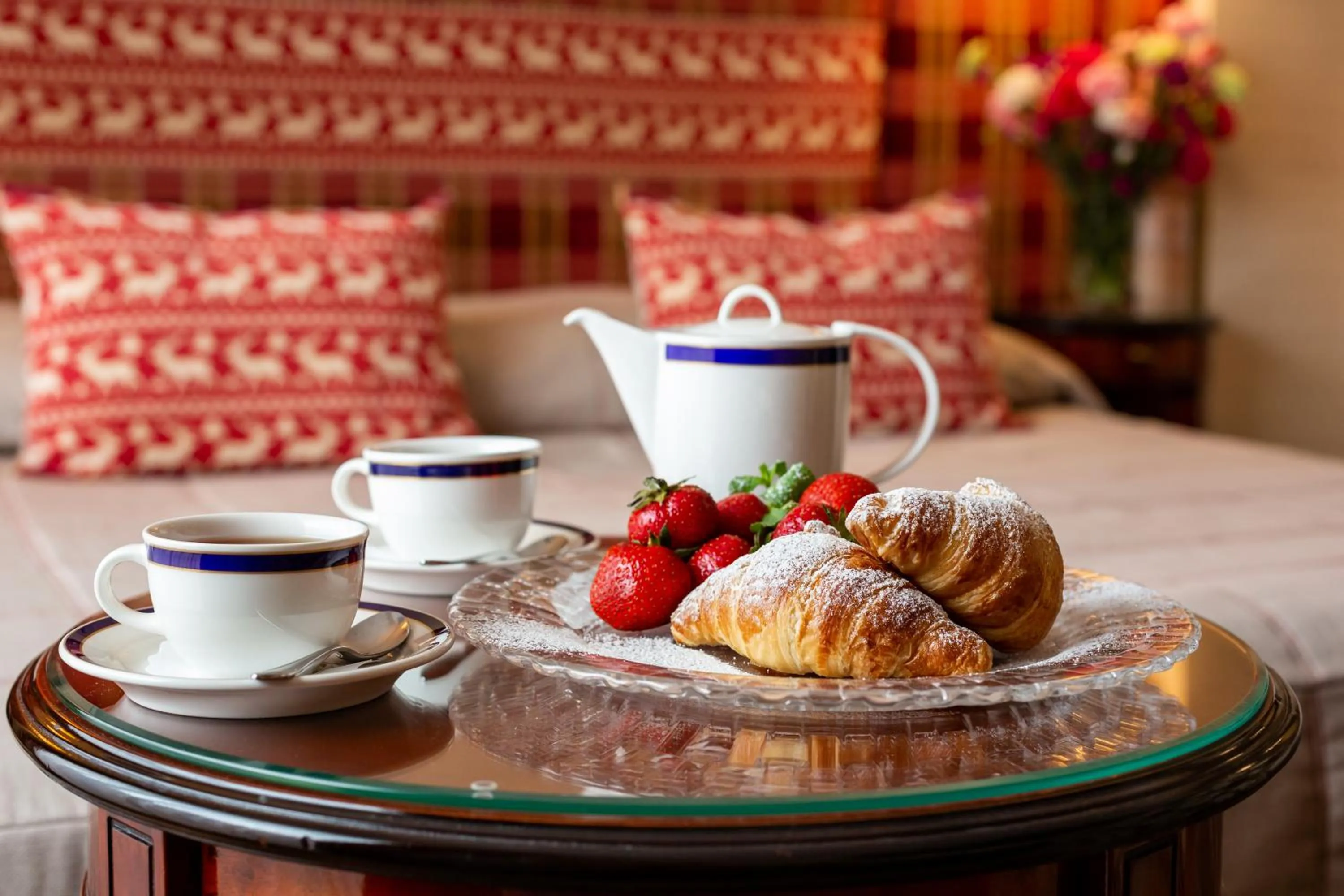 Food and drinks, Bed in Swiss Hotel