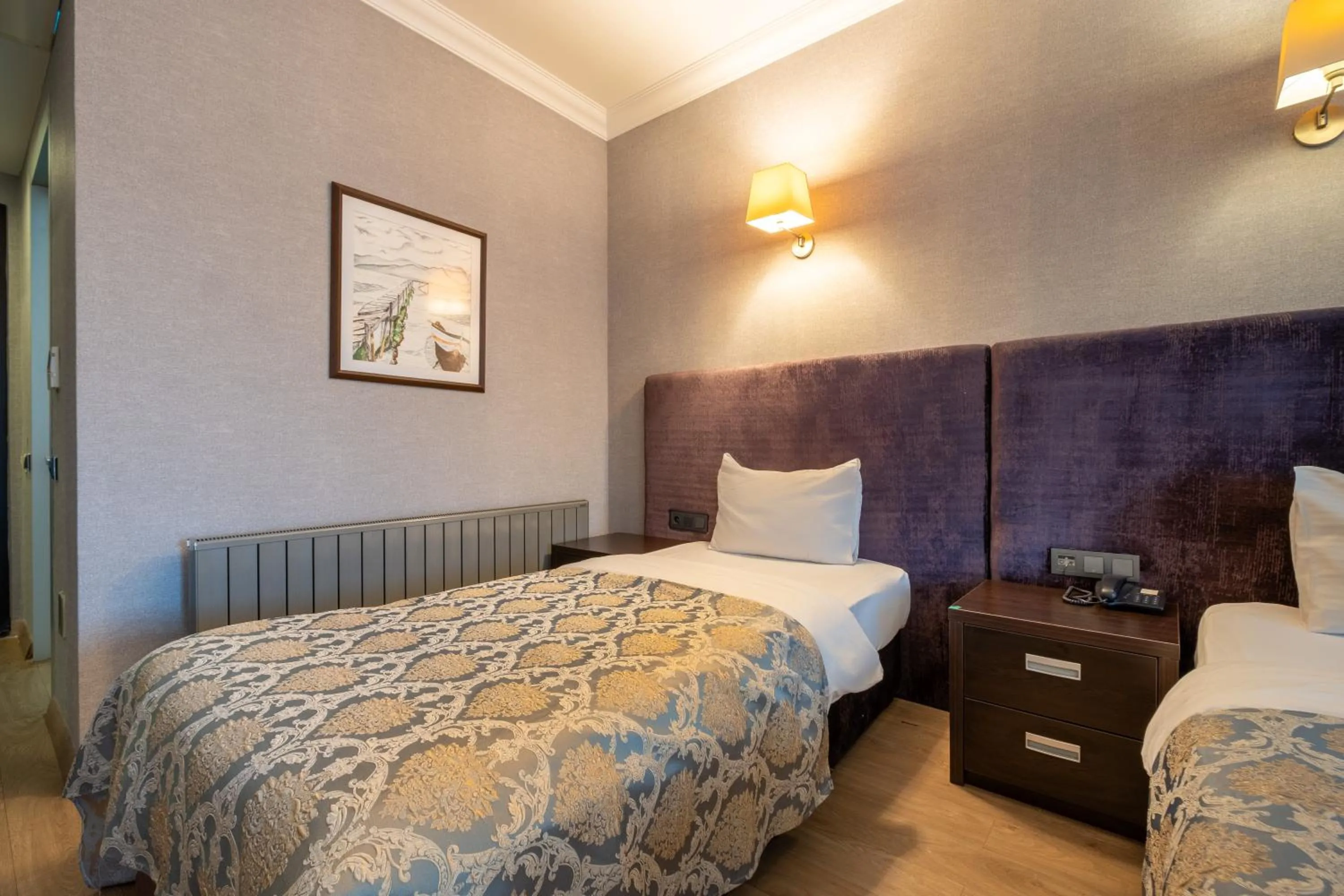 Bedroom, Bed in 216 Castle Hotel