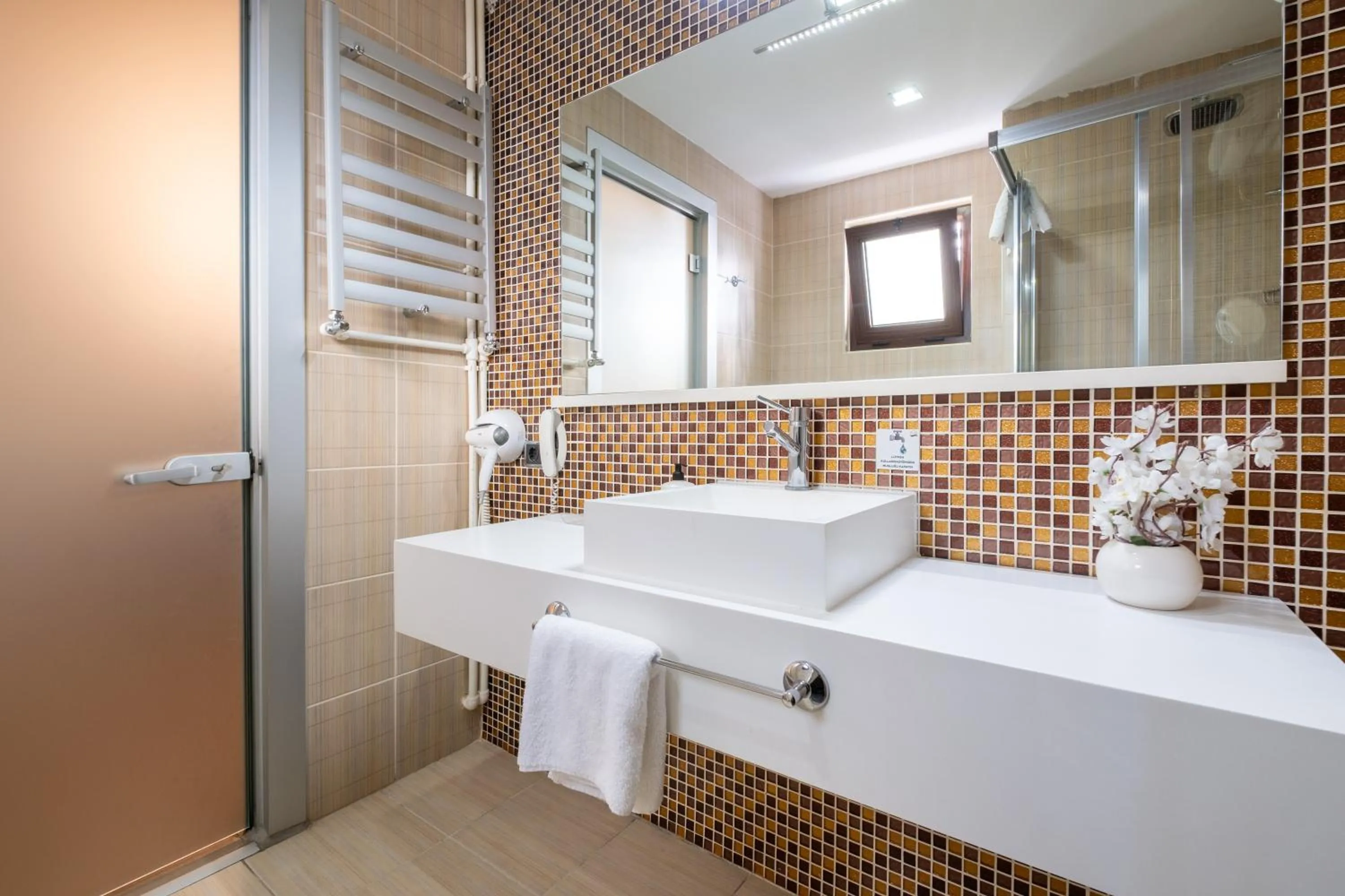 Bathroom in 216 Castle Hotel